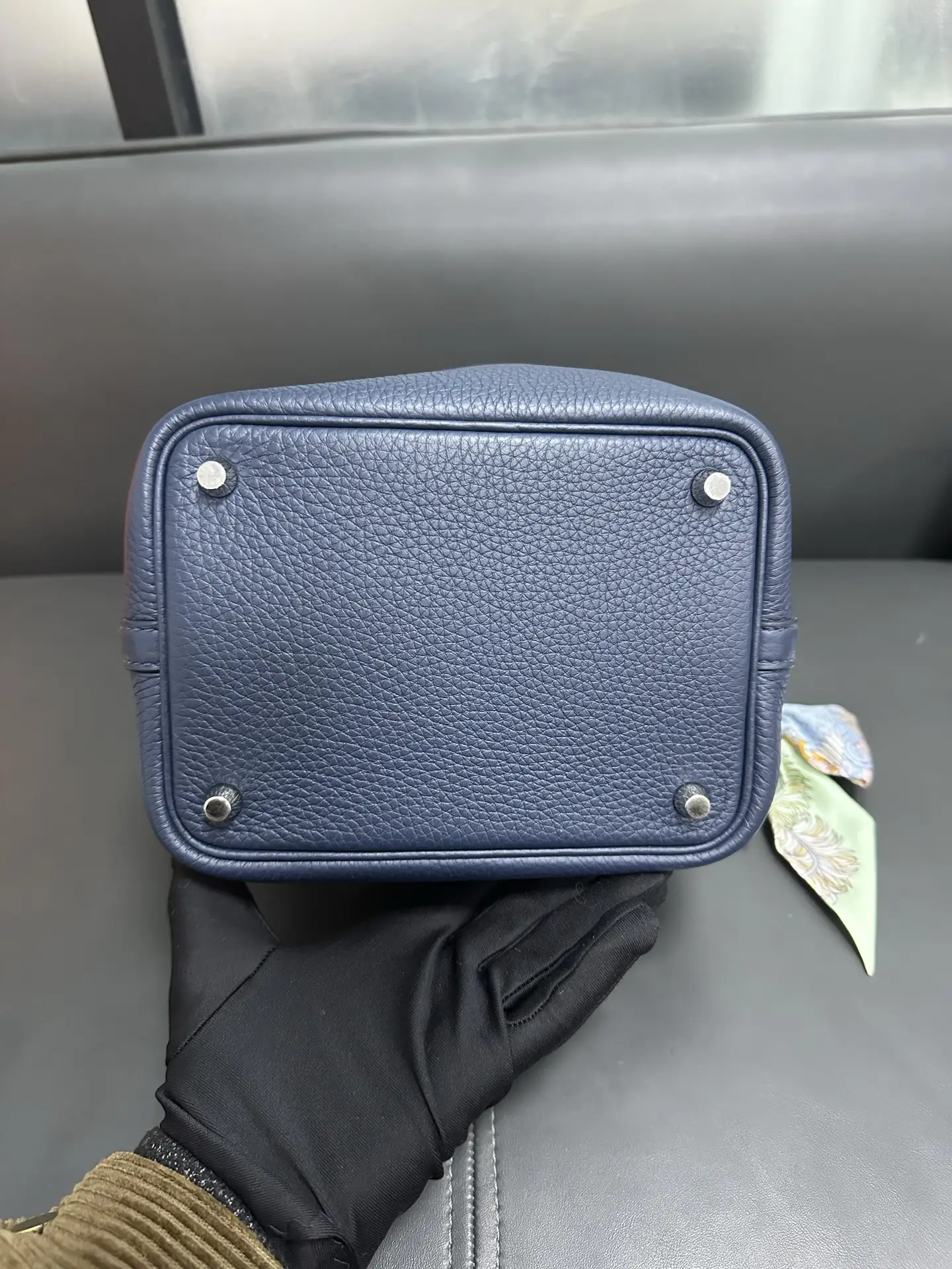 HERMÈS Pocotin 18 Eclat Bag in Blue Leather HERMÈS Pocotin 18 Eclat Bag in Blue Leather