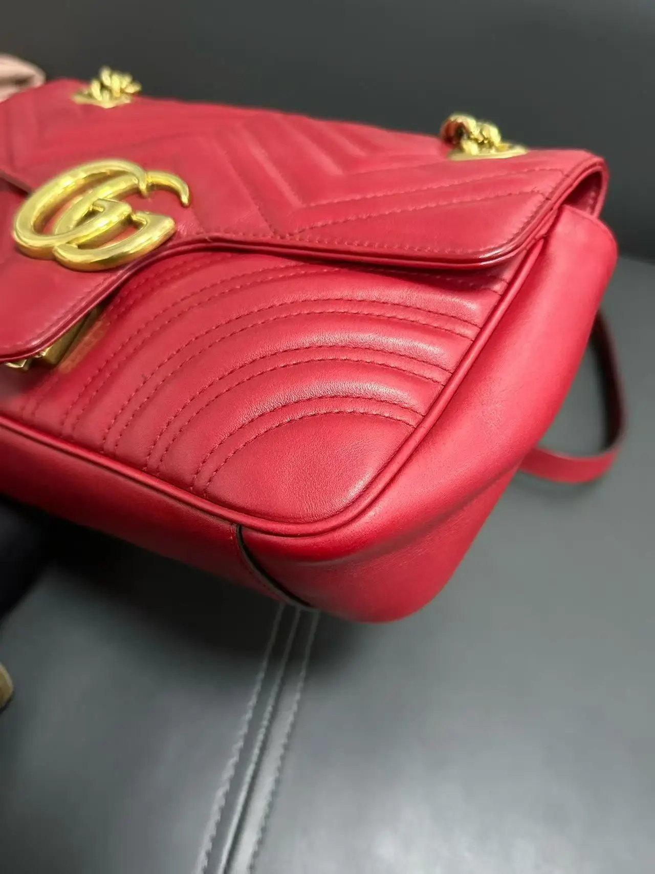 GUCCI GG Marmont Medium Shoulder Bag GUCCI GG Marmont Medium Shoulder Bag