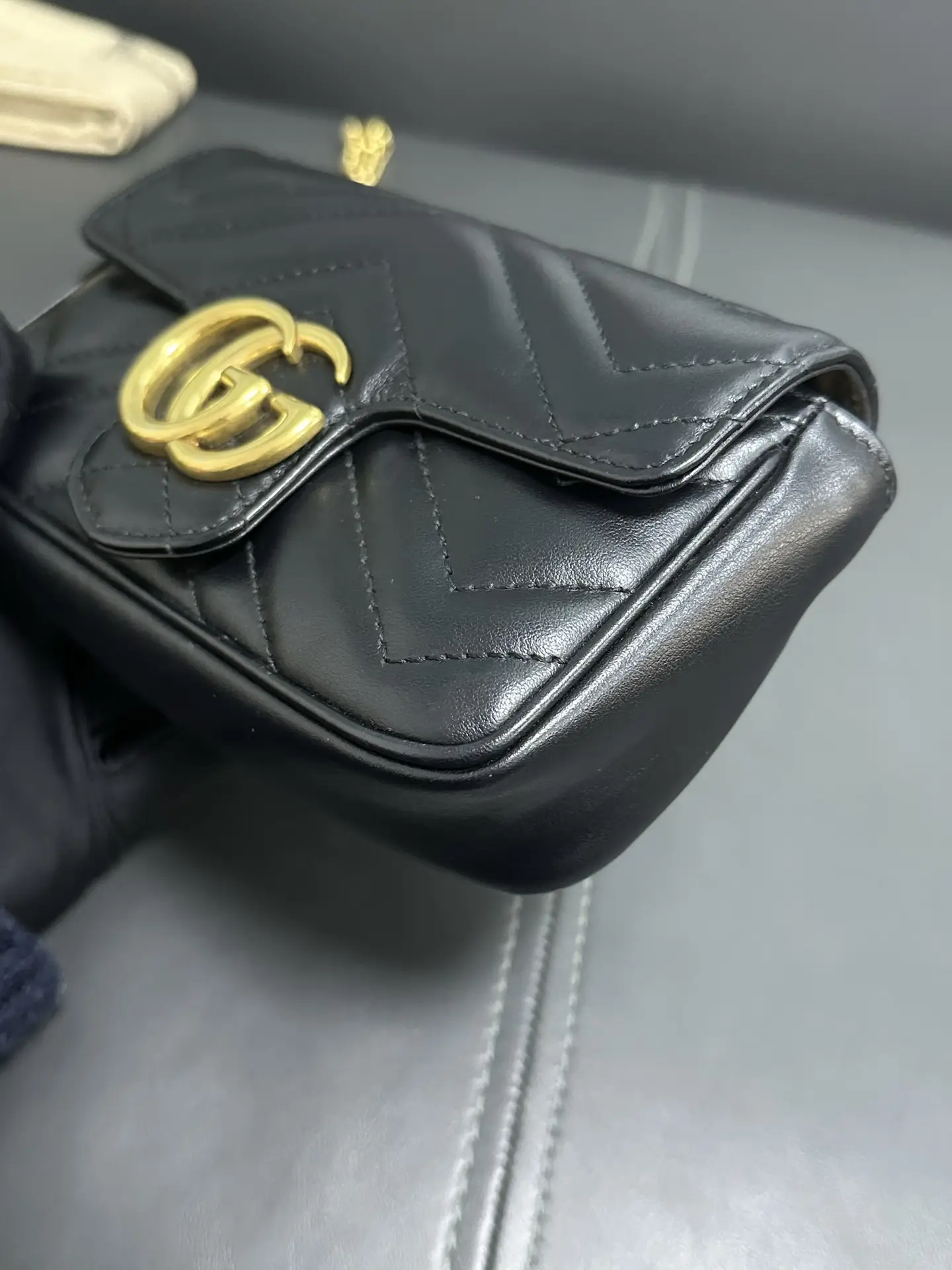 GUCCI GG Marmont Mini Bag black with gold-tone hardware GUCCI GG Marmont Mini Bag black with gold-tone hardware