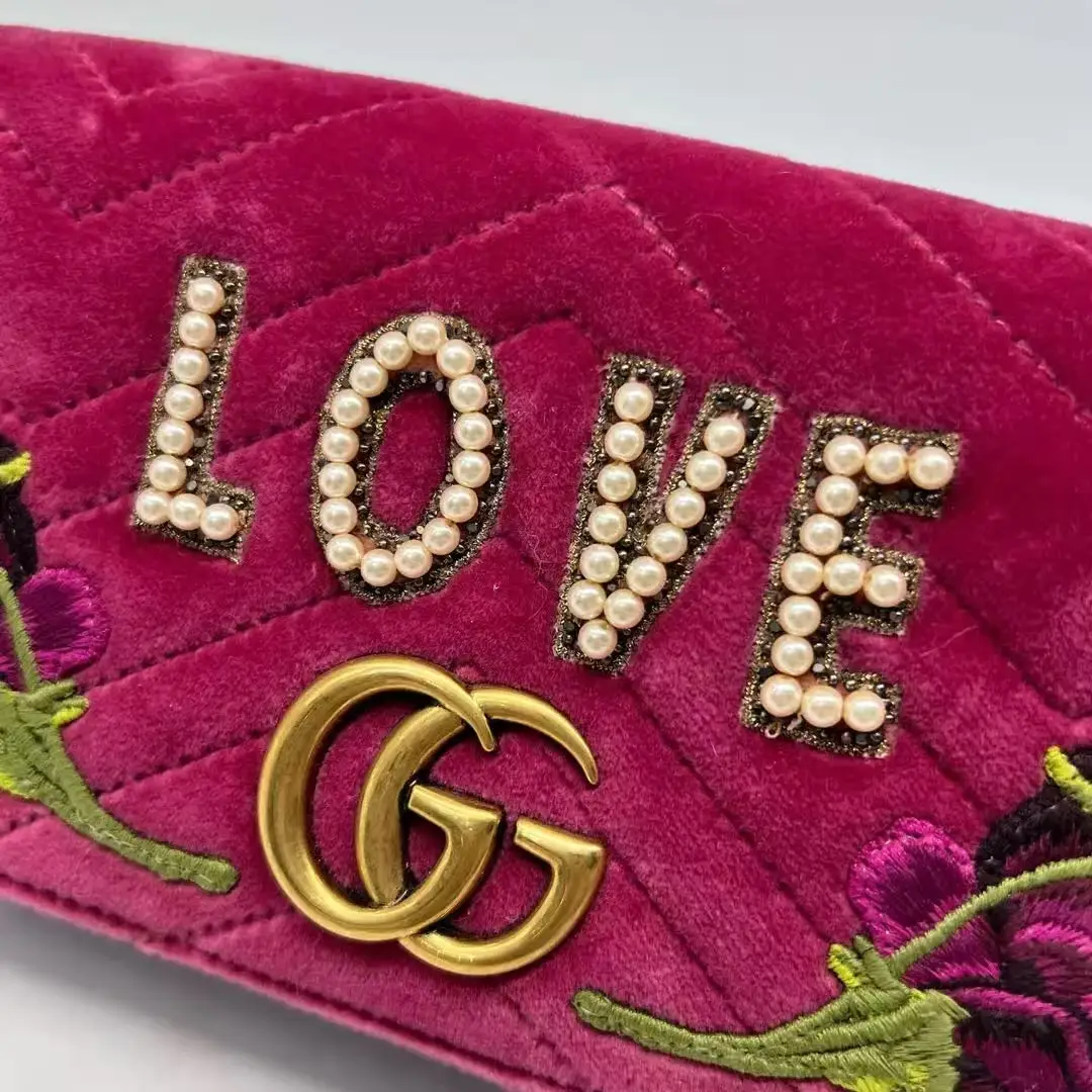 GUCCI GG Marmont Pink Crossbody Bag GUCCI GG Marmont Pink Crossbody Bag