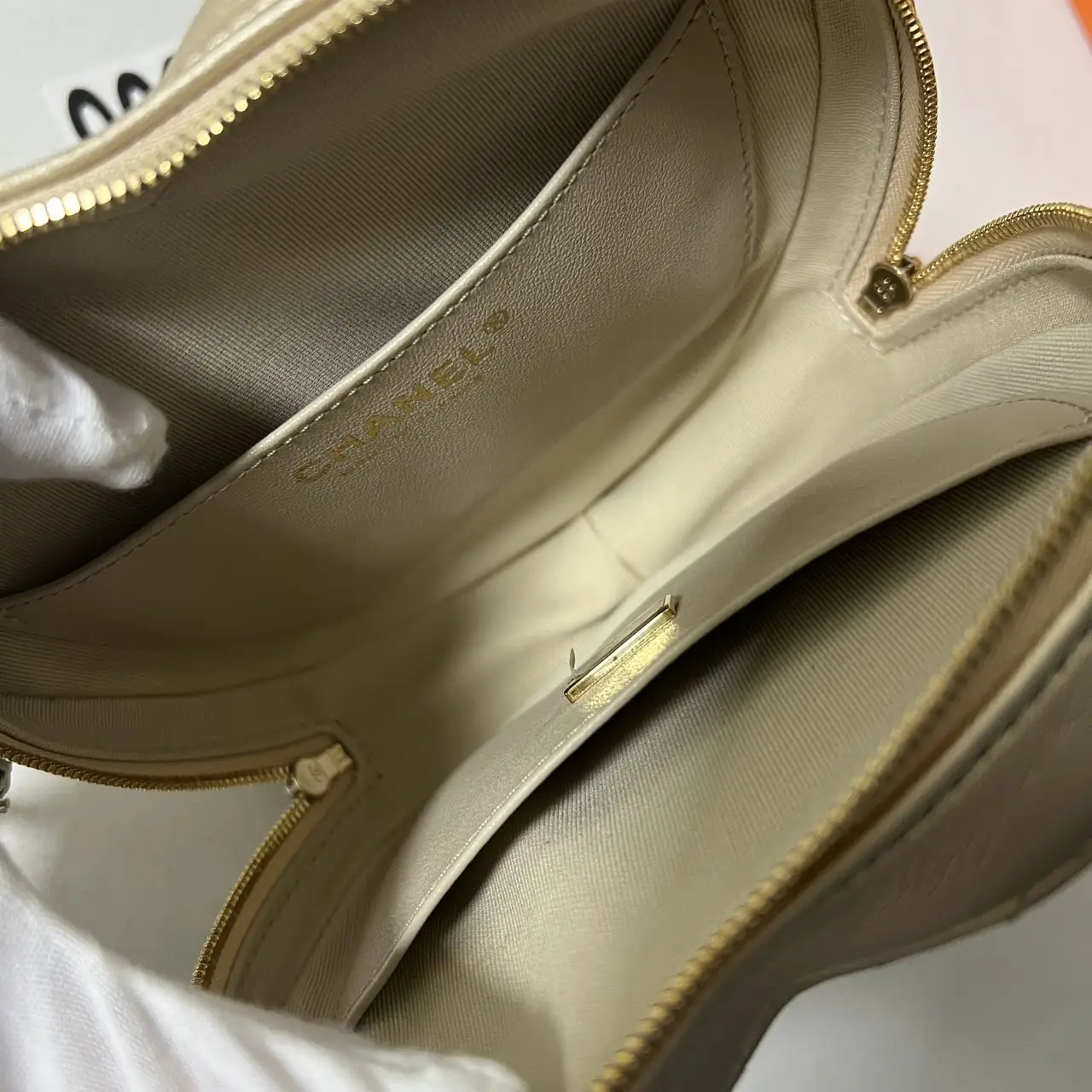 CHANEL Heart Bag Metallic Lambskin Quilted CC CHANEL Heart Bag Metallic Lambskin Quilted CC