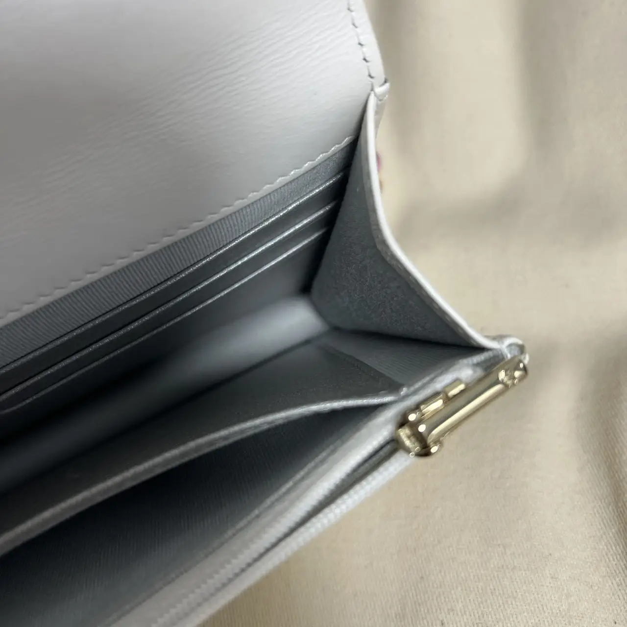 CHANE Classic Wallet On Chain in White Lambskin CHANE Classic Wallet On Chain in White Lambskin