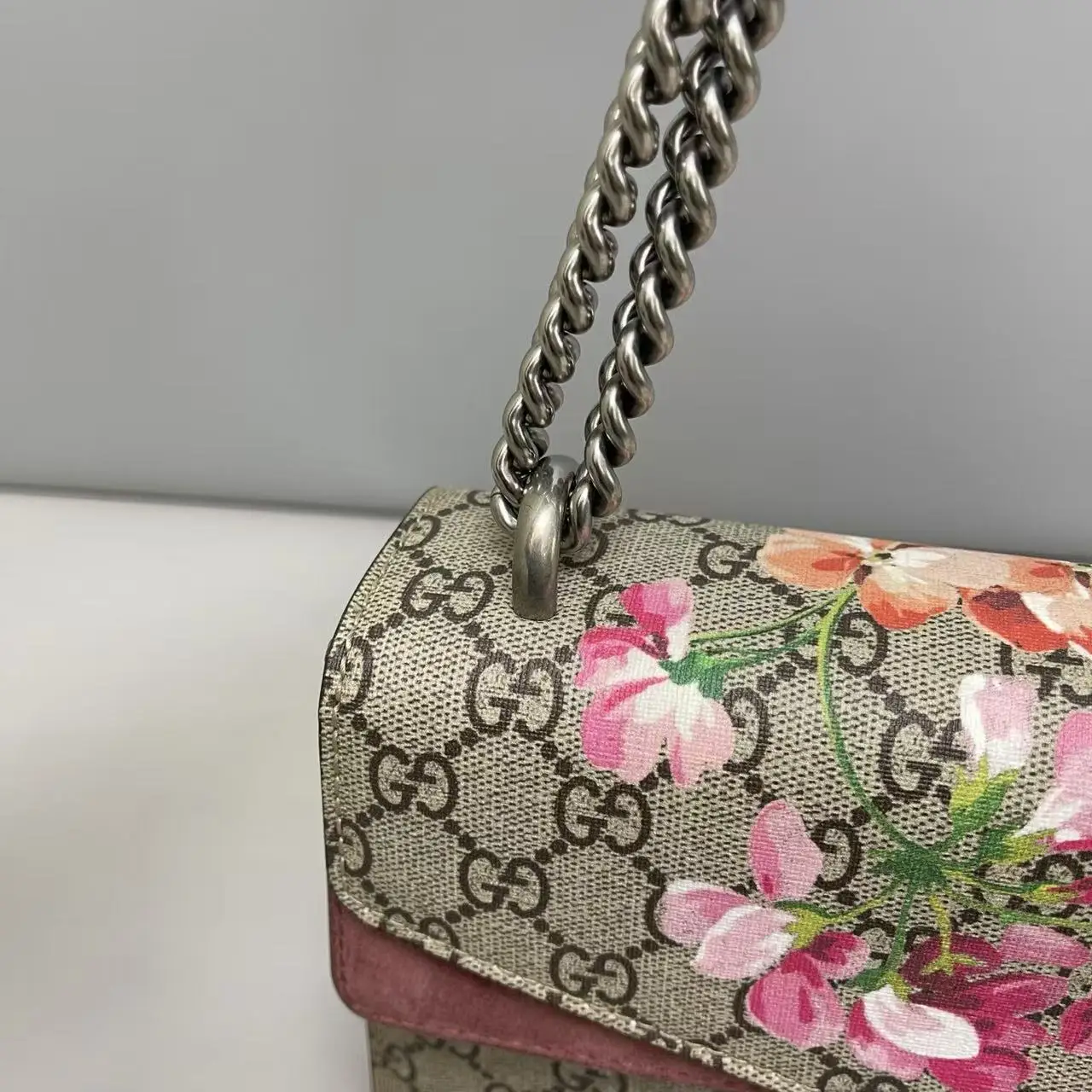 GUCCI Dionysus GG Supreme Blooms Shoulder Bag GUCCI Dionysus GG Supreme Blooms Shoulder Bag