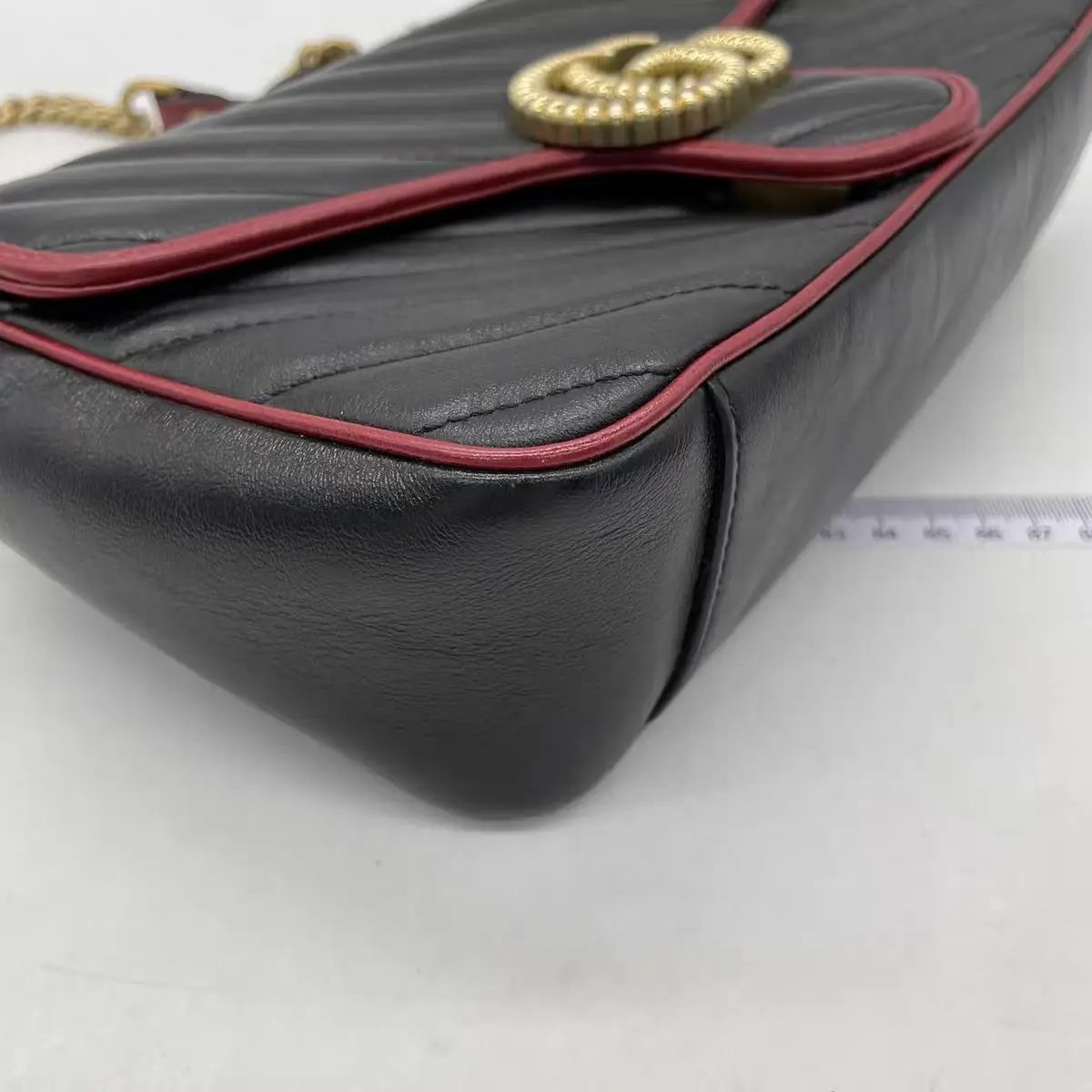 GUCCI GG Marmont Medium Shoulder Bag GUCCI GG Marmont Medium Shoulder Bag