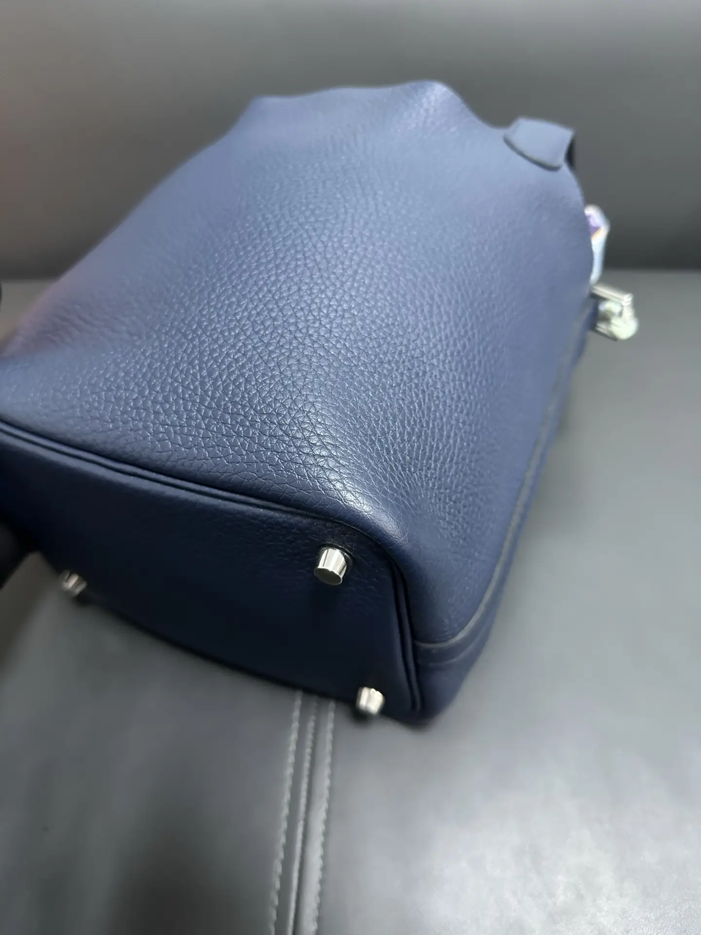 HERMÈS Pocotin 18 Eclat Bag in Blue Leather HERMÈS Pocotin 18 Eclat Bag in Blue Leather