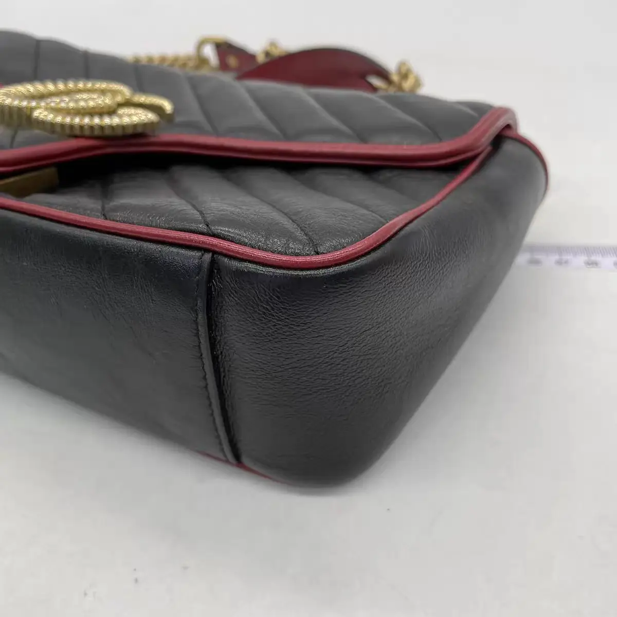 GUCCI GG Marmont Medium Shoulder Bag GUCCI GG Marmont Medium Shoulder Bag