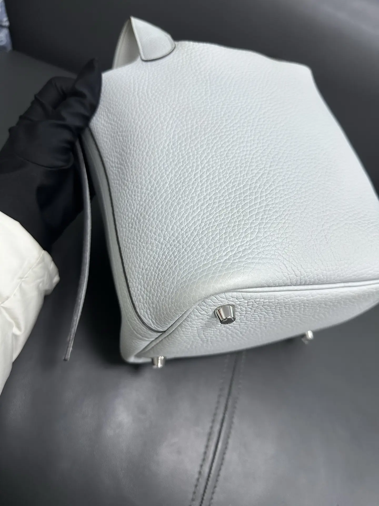 HERMÈS Pocotin 18 Eclat Bag HERMÈS Pocotin 18 Eclat Bag