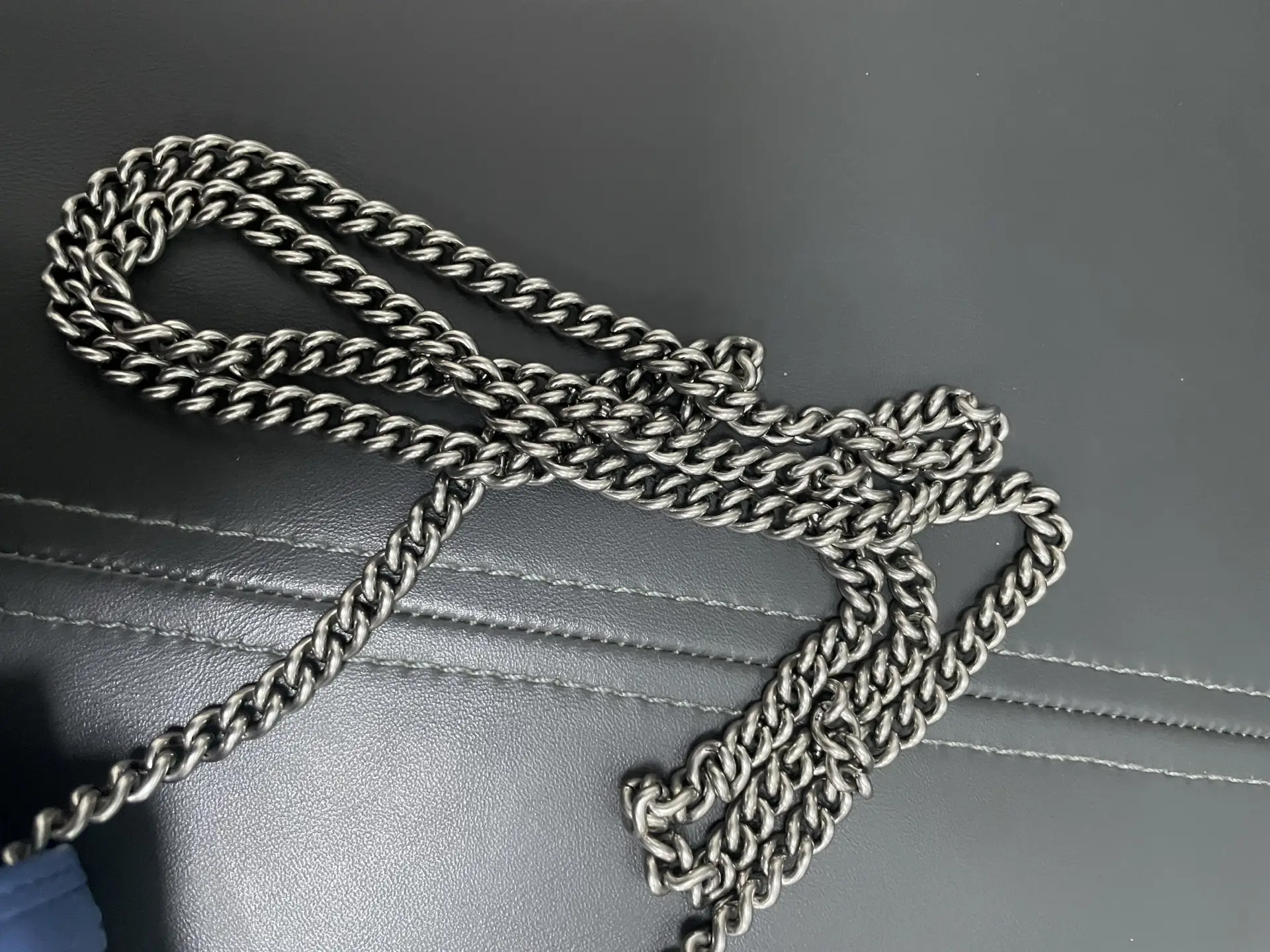 GUCCI GG Marmont Medium Shoulder Bag GUCCI GG Marmont Medium Shoulder Bag