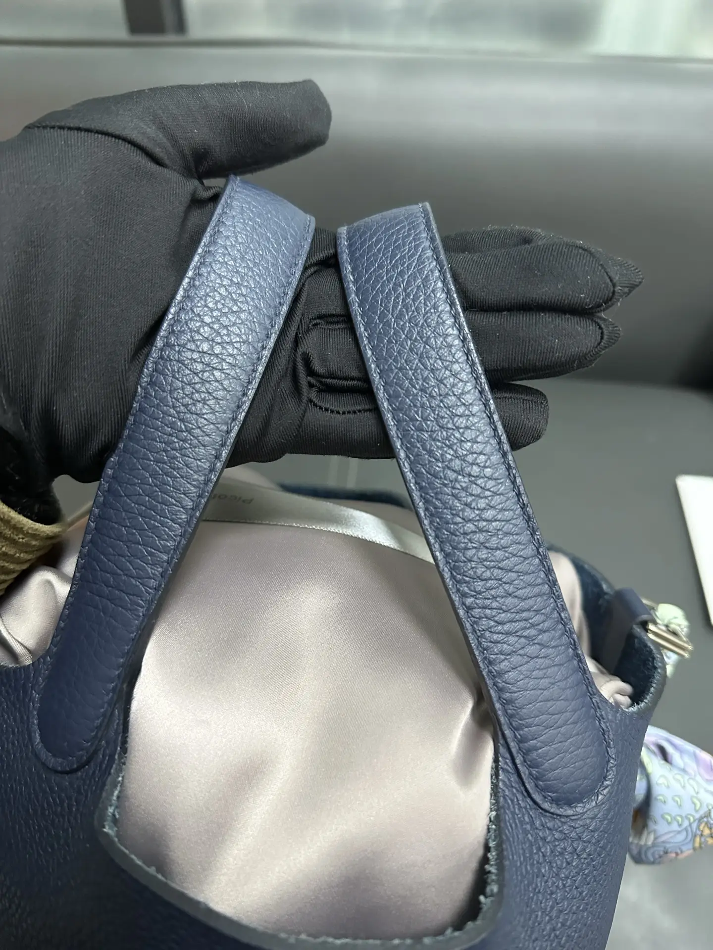 HERMÈS Pocotin 18 Eclat Bag in Blue Leather HERMÈS Pocotin 18 Eclat Bag in Blue Leather