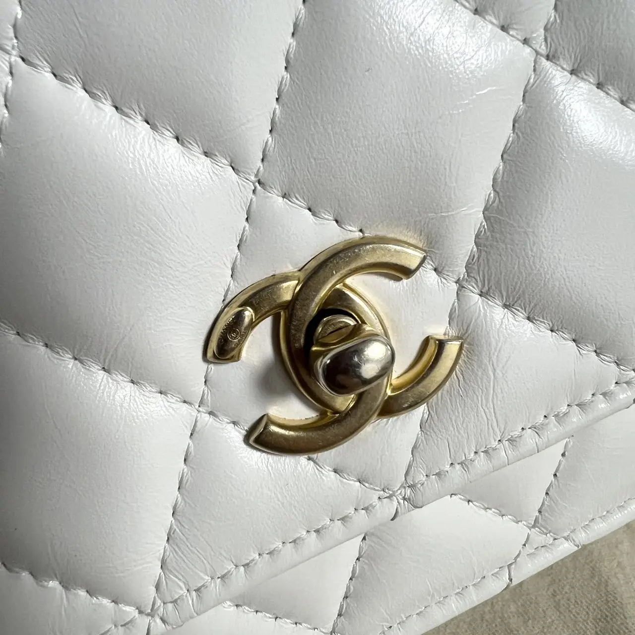 CHANE Classic Wallet On Chain in White Lambskin CHANE Classic Wallet On Chain in White Lambskin