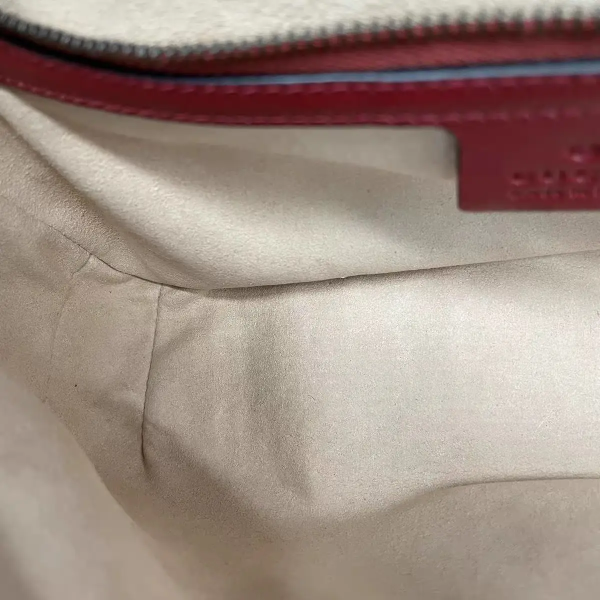 GUCCI GG Marmont Medium Shoulder Bag GUCCI GG Marmont Medium Shoulder Bag