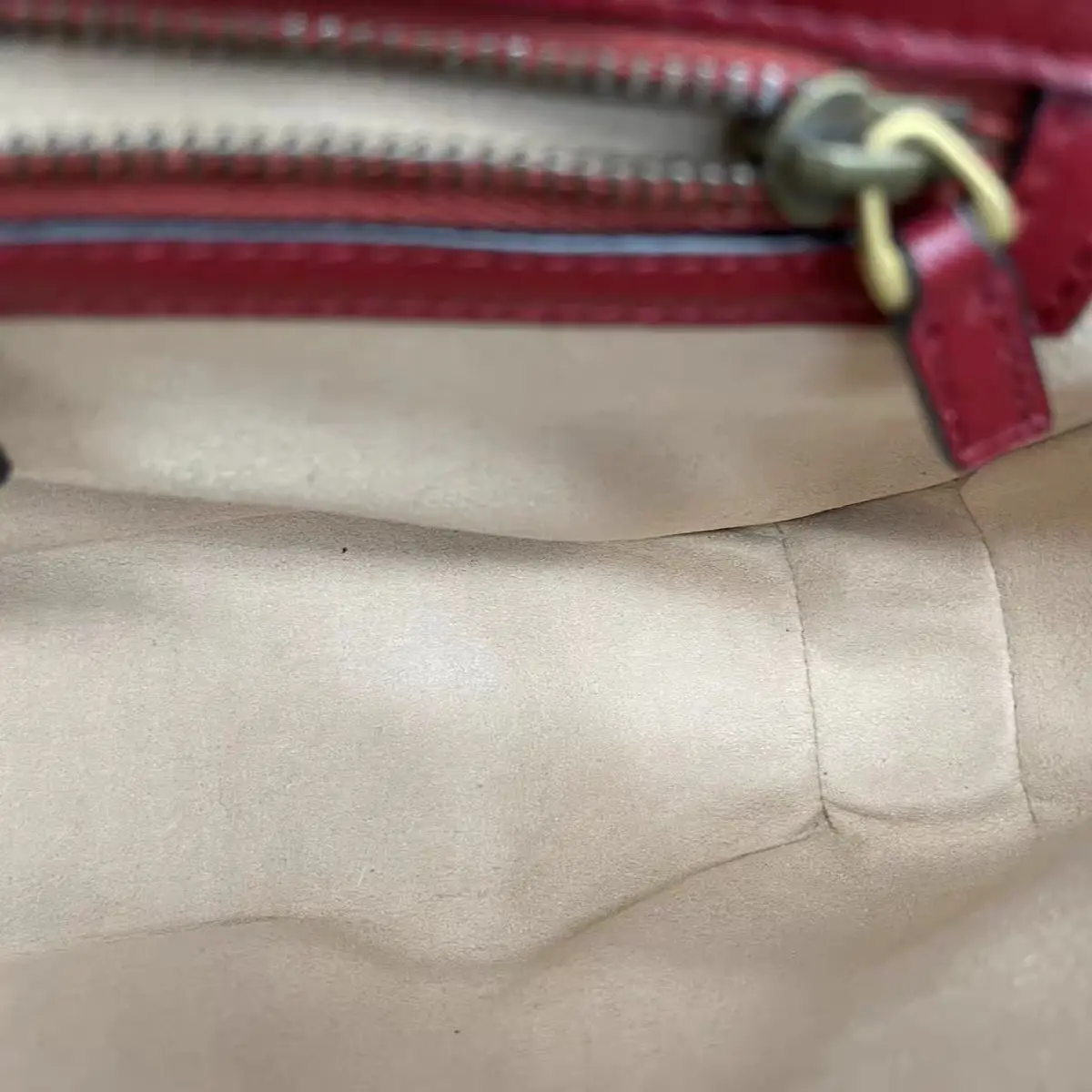 GUCCI GG Marmont Medium Shoulder Bag GUCCI GG Marmont Medium Shoulder Bag