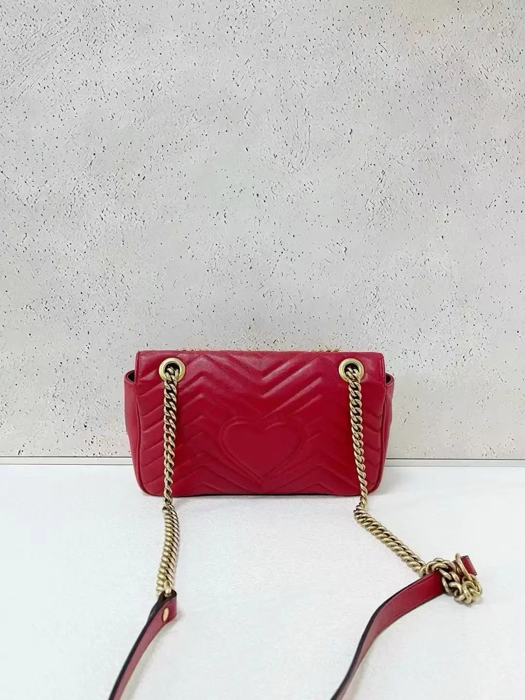 GUCCI GG Marmont Medium Shoulder Bag GUCCI GG Marmont Medium Shoulder Bag