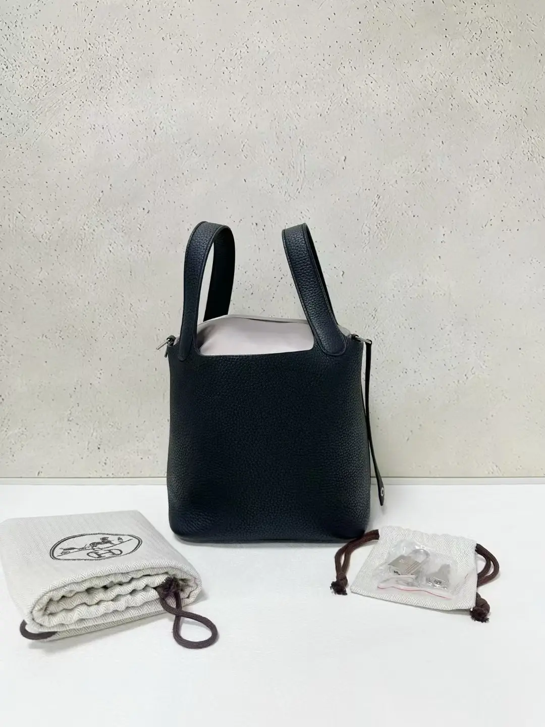 HERMÈS Picotin 18 in black with palladium hardware HERMÈS Picotin 18 in black with palladium hardware