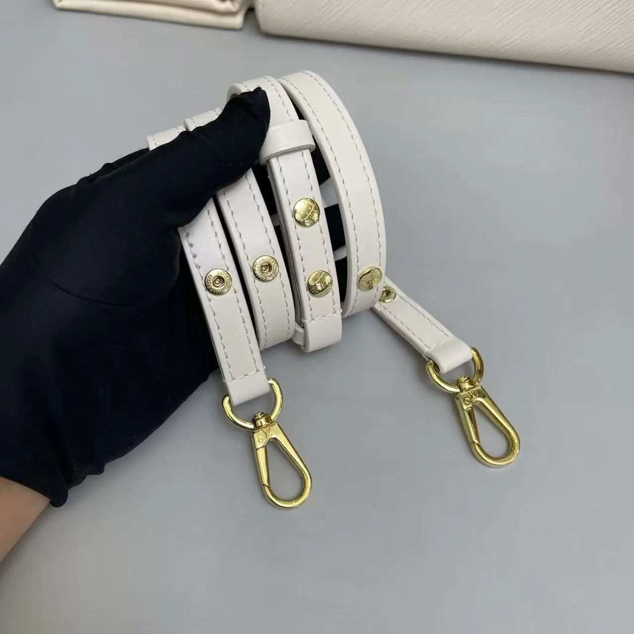 Louis Vuitton Twist MM Chain Bag Louis Vuitton Twist MM Chain Bag