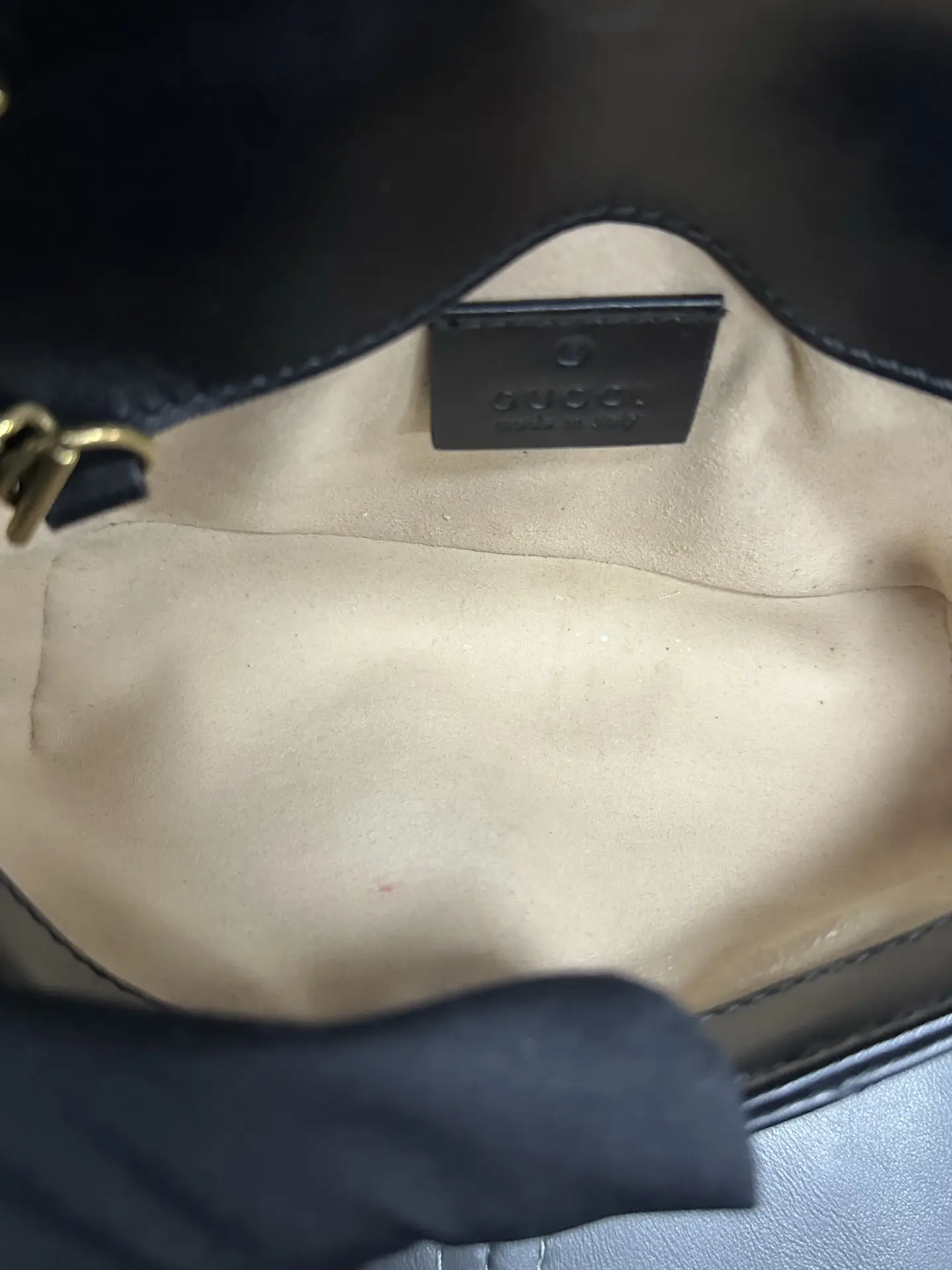 GUCCI GG Marmont Mini Bag black with gold-tone hardware GUCCI GG Marmont Mini Bag black with gold-tone hardware