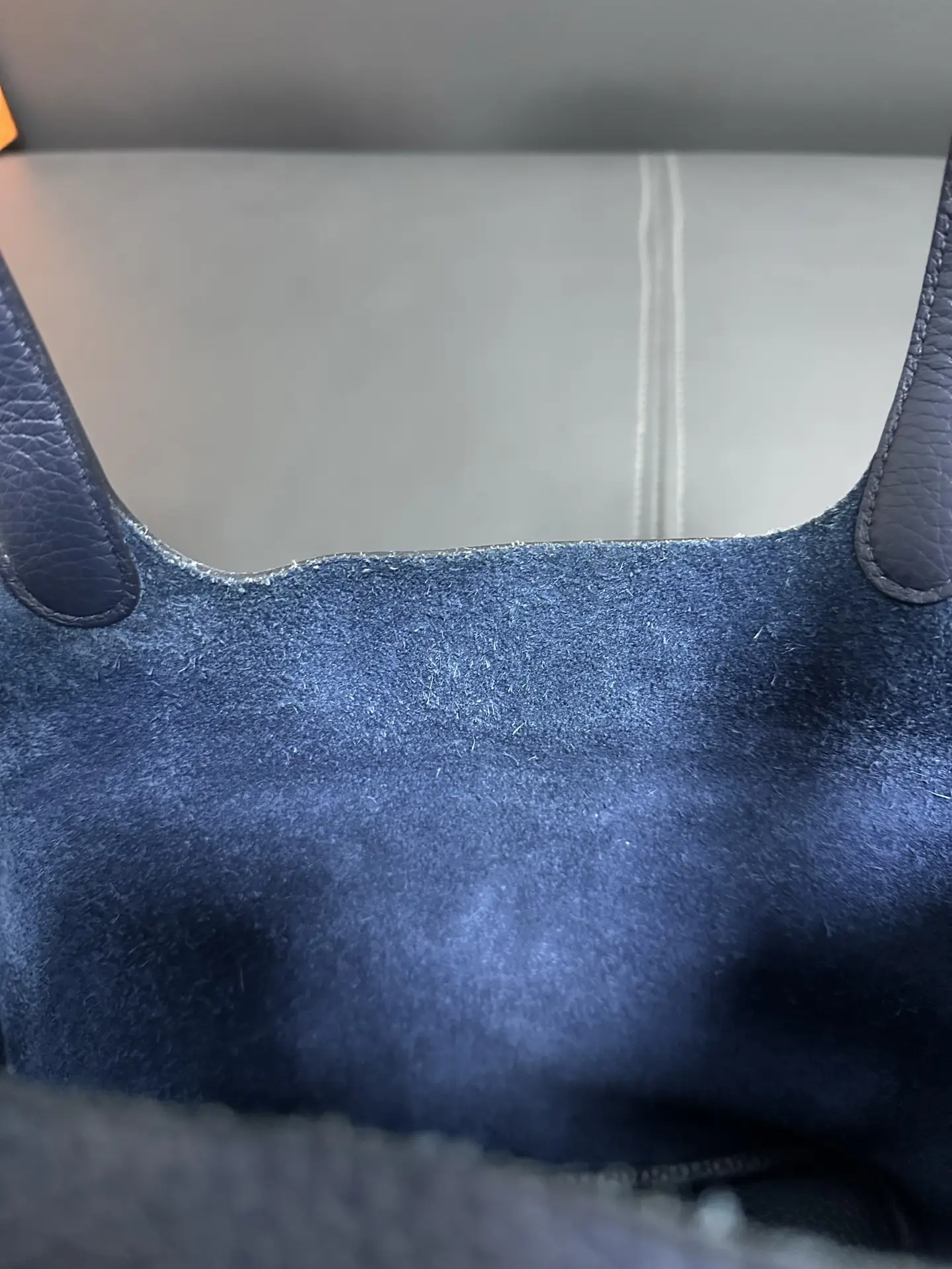 HERMÈS Pocotin 18 Eclat Bag in Blue Leather HERMÈS Pocotin 18 Eclat Bag in Blue Leather