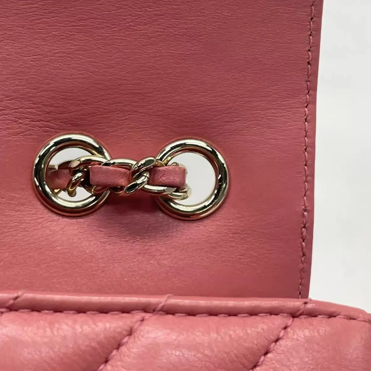 CHANEL Small Chevron Classic Flap Bag Pink Leather CHANEL Small Chevron Classic Flap Bag Pink Leather