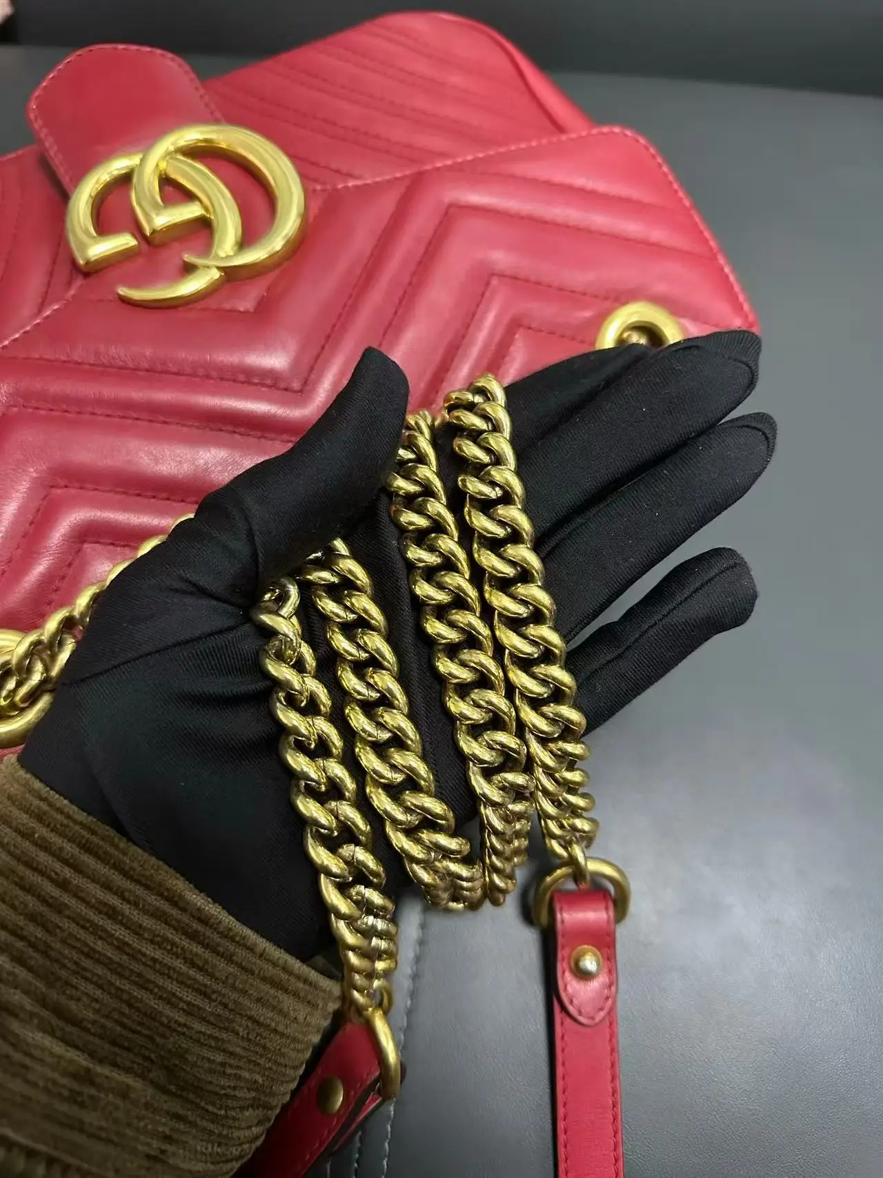 GUCCI GG Marmont Medium Shoulder Bag GUCCI GG Marmont Medium Shoulder Bag