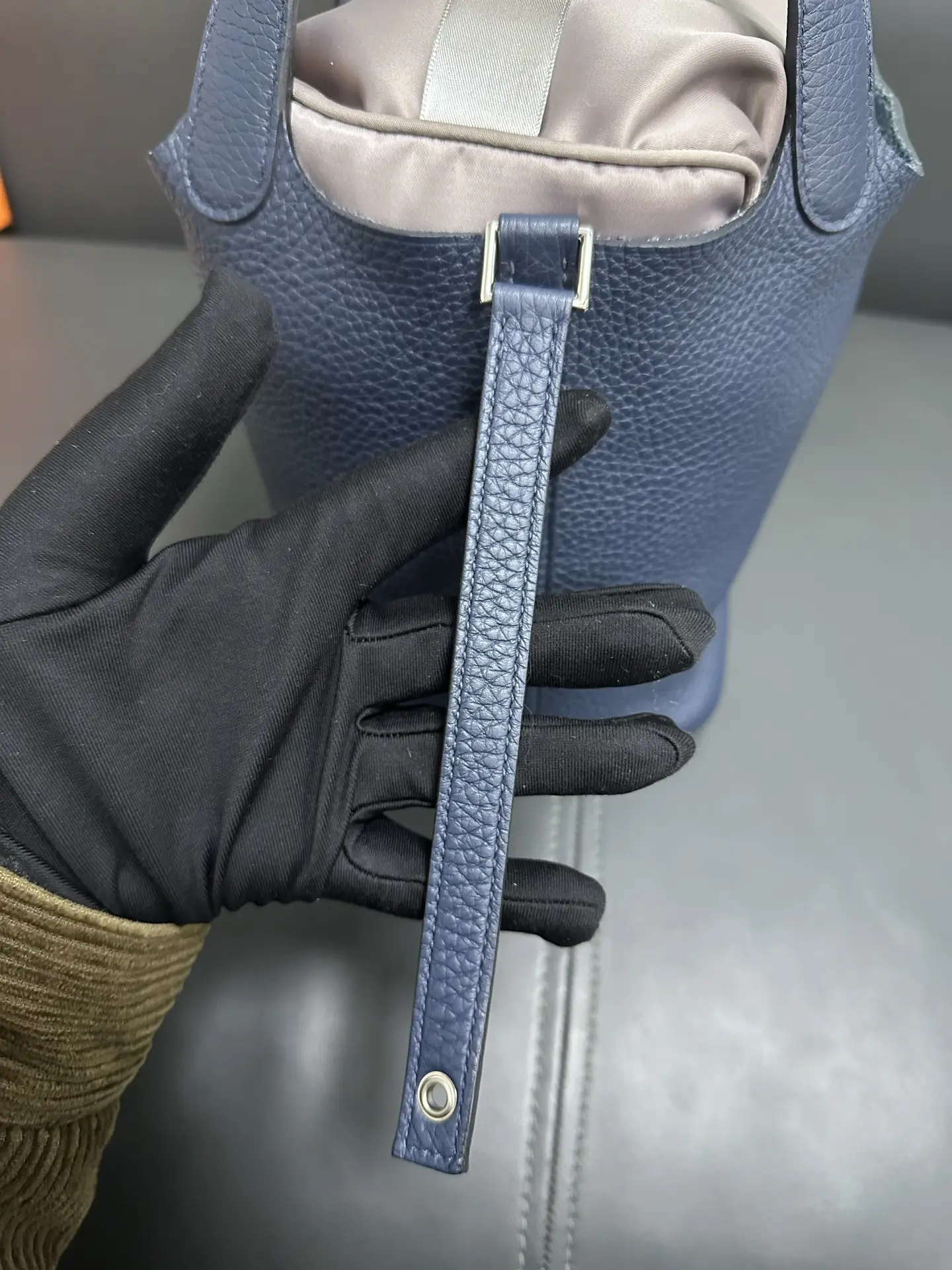 HERMÈS Pocotin 18 Eclat Bag in Blue Leather HERMÈS Pocotin 18 Eclat Bag in Blue Leather