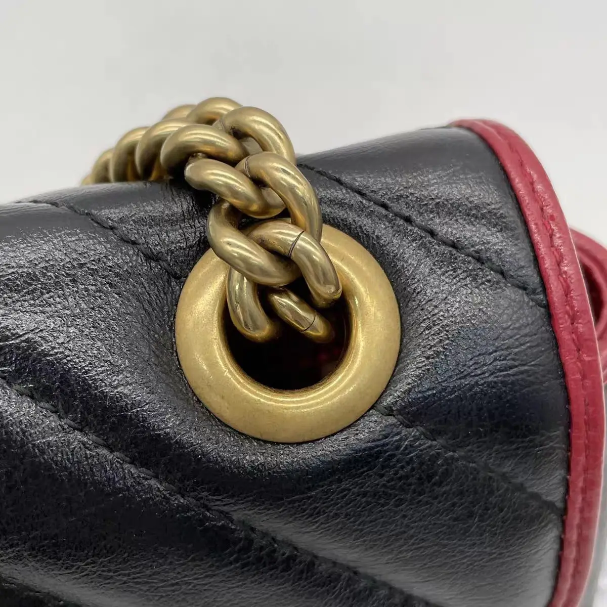 GUCCI GG Marmont Medium Shoulder Bag GUCCI GG Marmont Medium Shoulder Bag