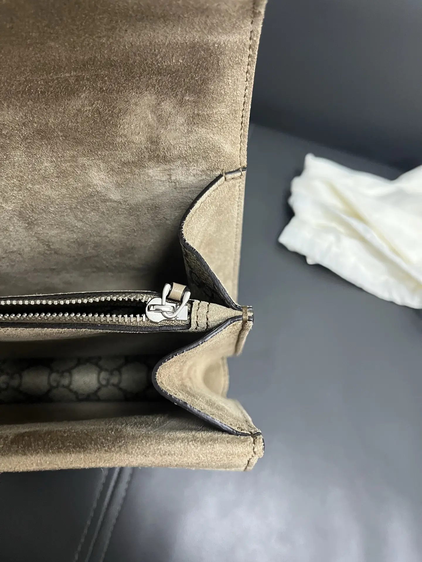 GUCCI Dionysus GG Supreme Blooms Shoulder Bag GUCCI Dionysus GG Supreme Blooms Shoulder Bag