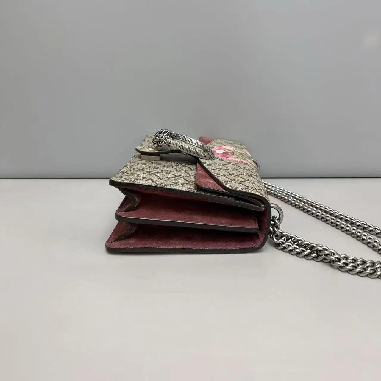 GUCCI Dionysus GG Supreme Blooms Shoulder Bag GUCCI Dionysus GG Supreme Blooms Shoulder Bag
