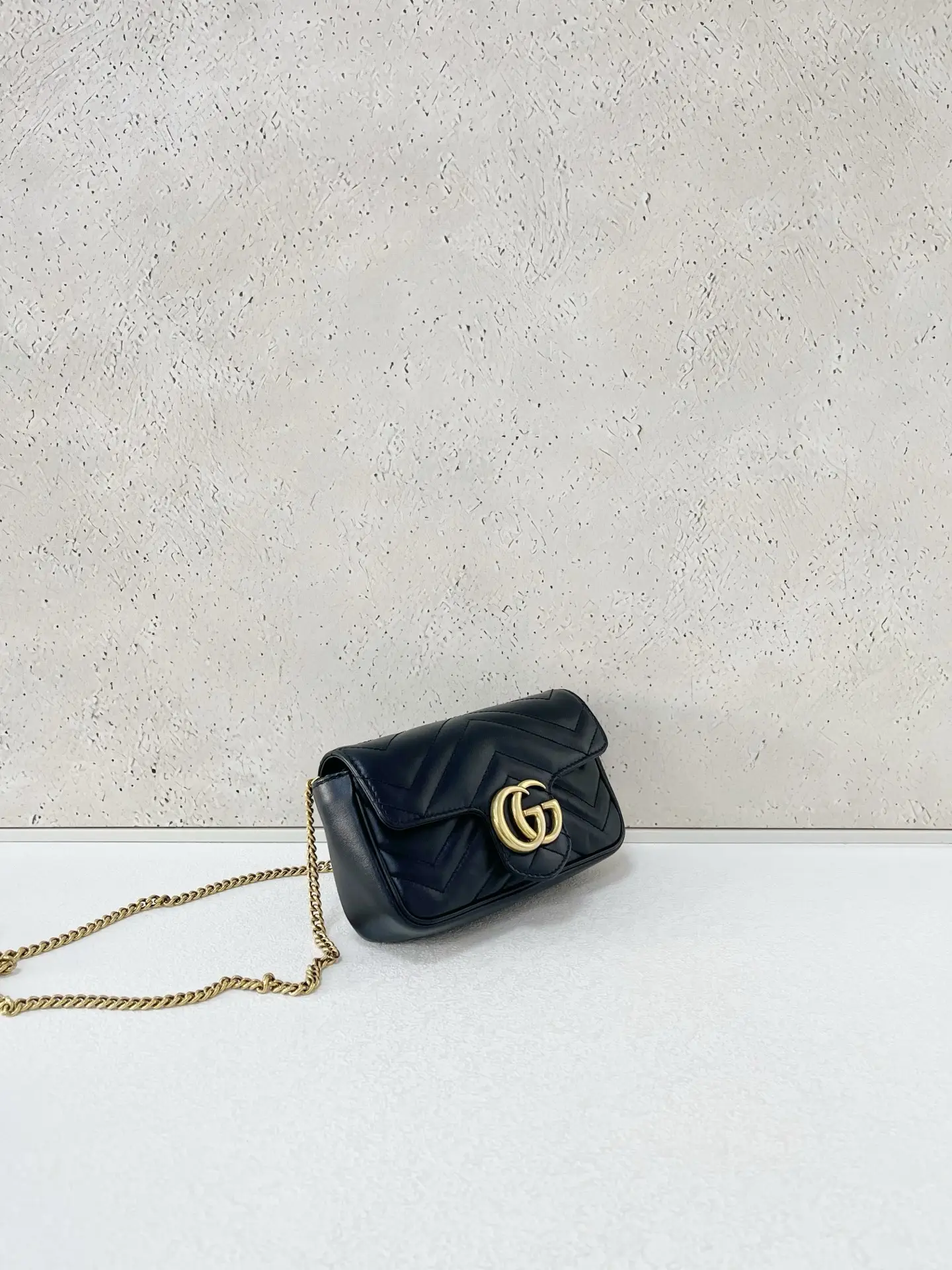 GUCCI GG Marmont Mini Bag black with gold-tone hardware GUCCI GG Marmont Mini Bag black with gold-tone hardware