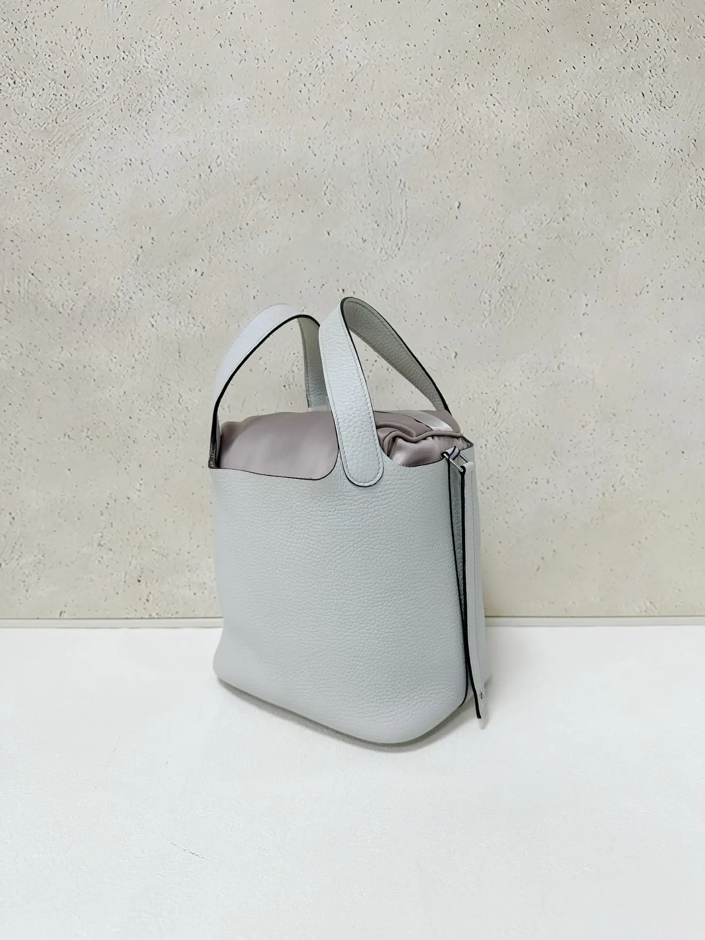 HERMÈS Pocotin 18 Eclat Bag HERMÈS Pocotin 18 Eclat Bag