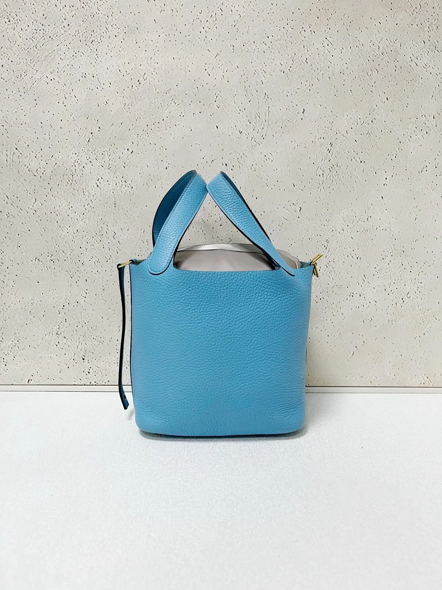 HERMÈS Pocotin 18 in Blue with Palladium Hardware HERMÈS Pocotin 18 in Blue with Palladium Hardware