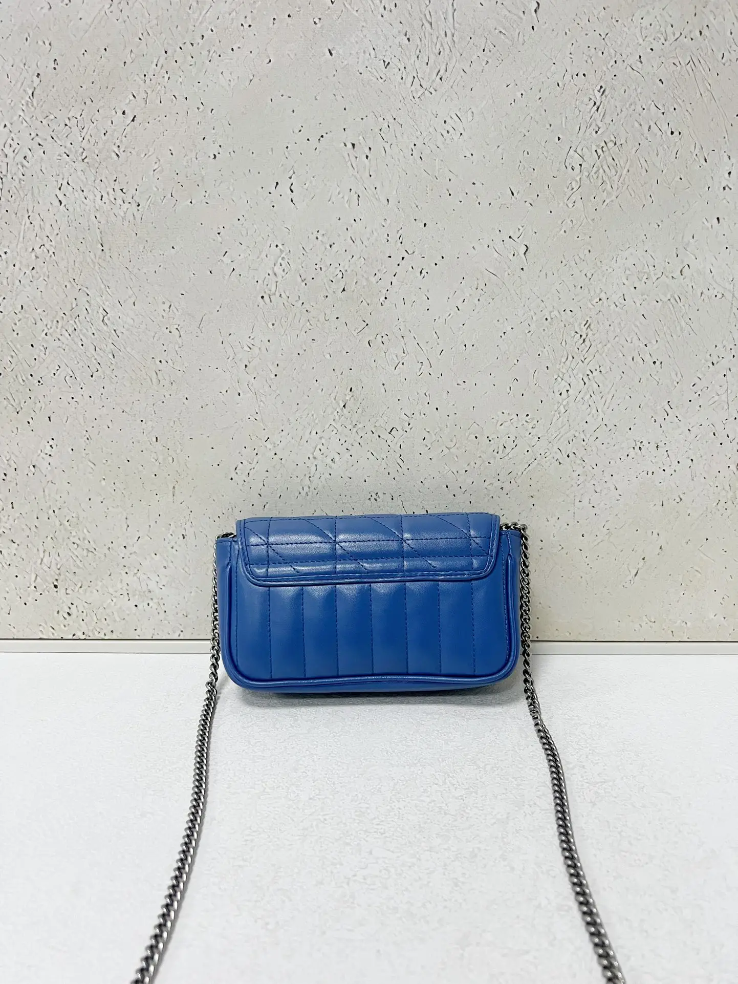 GUCCI GG Marmont Medium Shoulder Bag GUCCI GG Marmont Medium Shoulder Bag