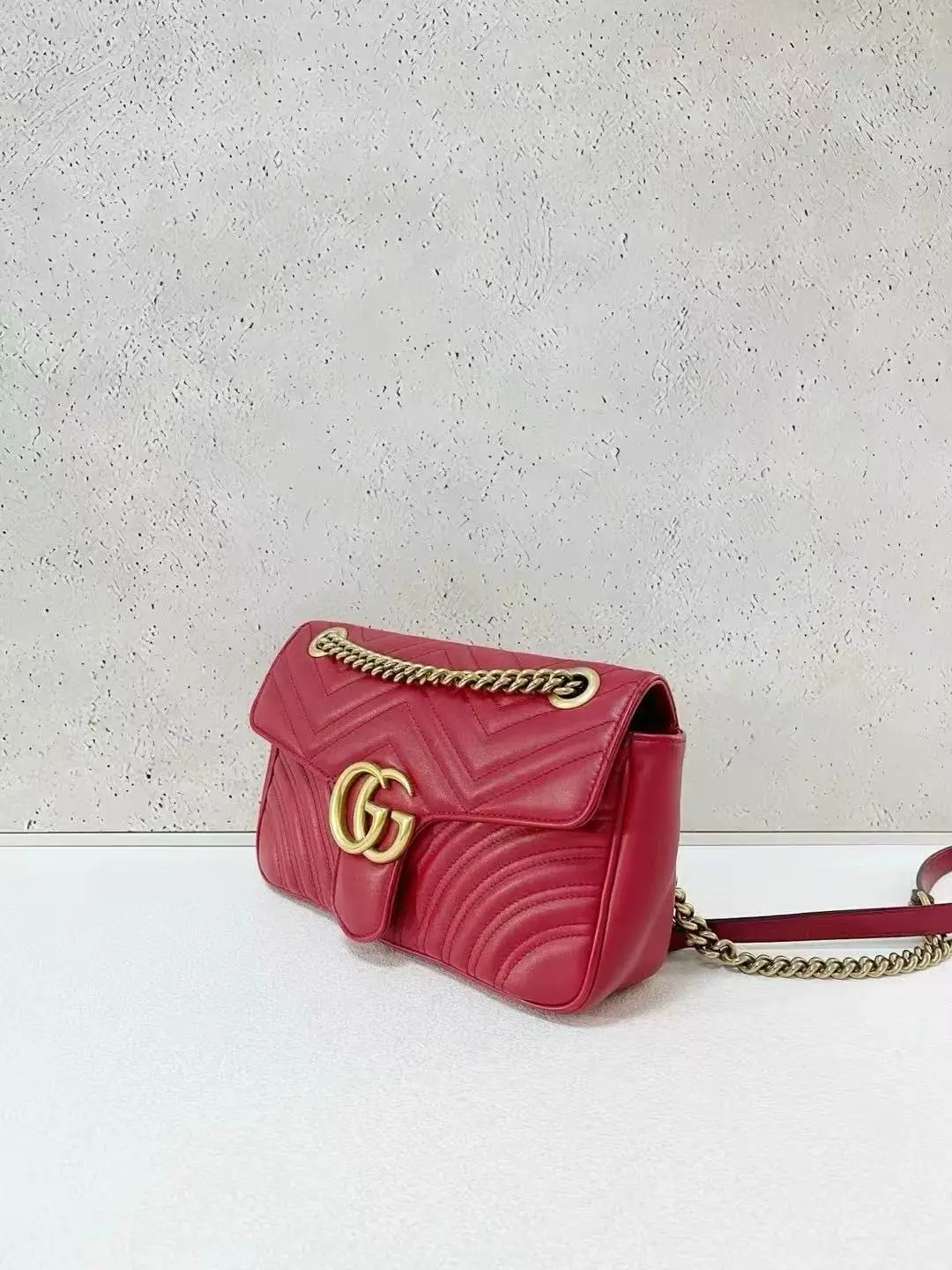 GUCCI GG Marmont Medium Shoulder Bag GUCCI GG Marmont Medium Shoulder Bag