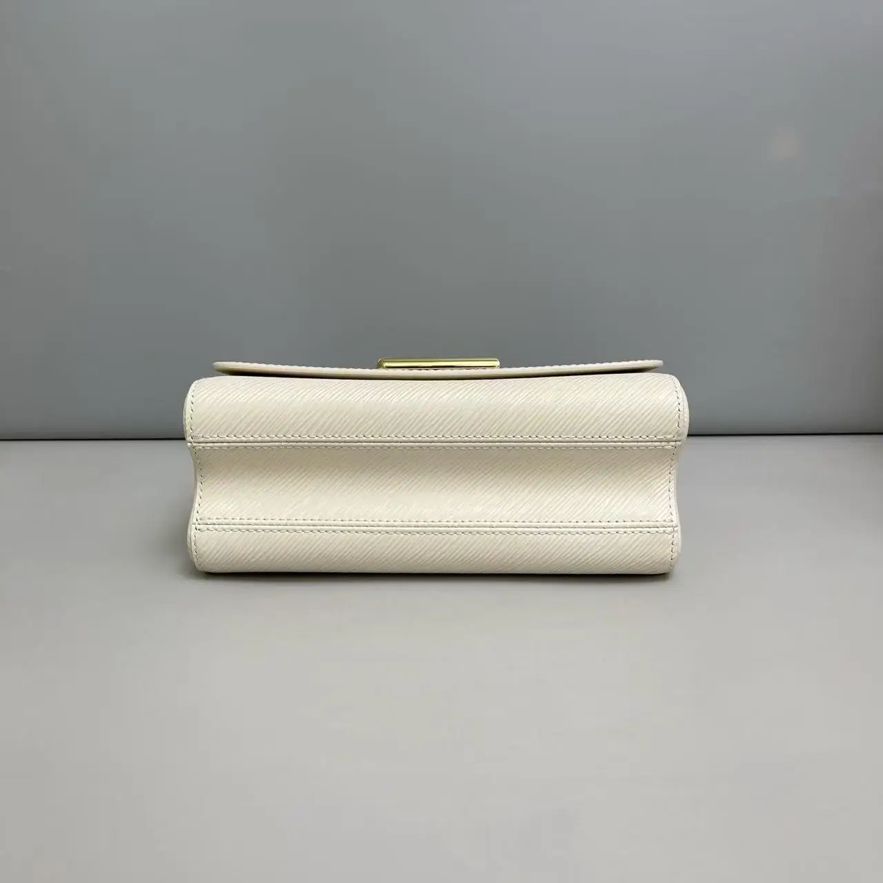 Louis Vuitton Twist MM Chain Bag Louis Vuitton Twist MM Chain Bag