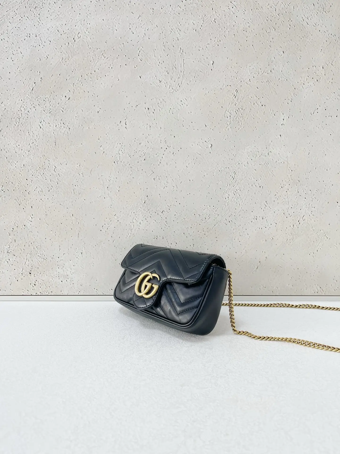 GUCCI GG Marmont Mini Bag black with gold-tone hardware GUCCI GG Marmont Mini Bag black with gold-tone hardware