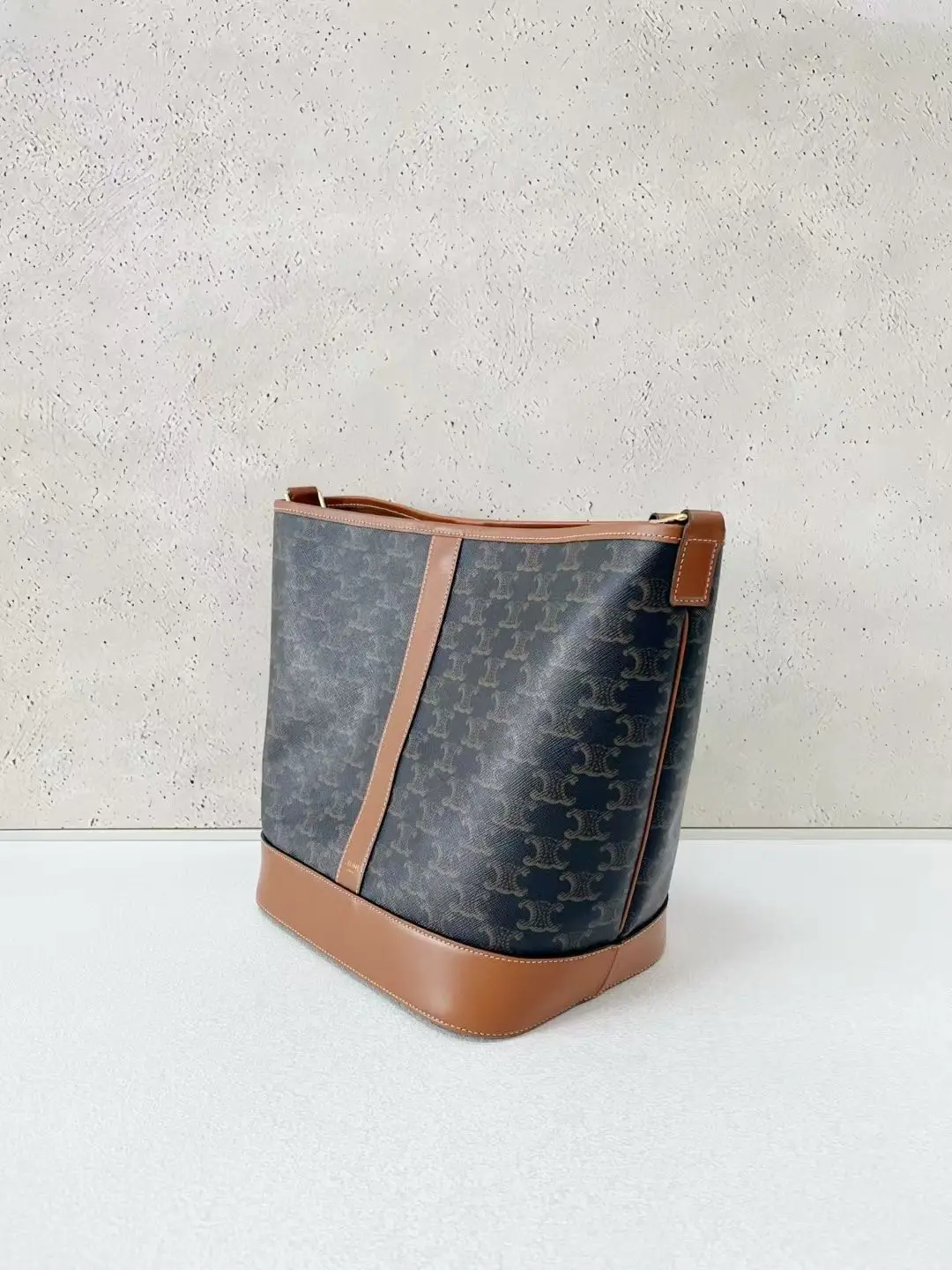 CELINE Medium Bucket In Triomphe Canvas and Calfskin CELINE Medium Bucket In Triomphe Canvas and Calfskin