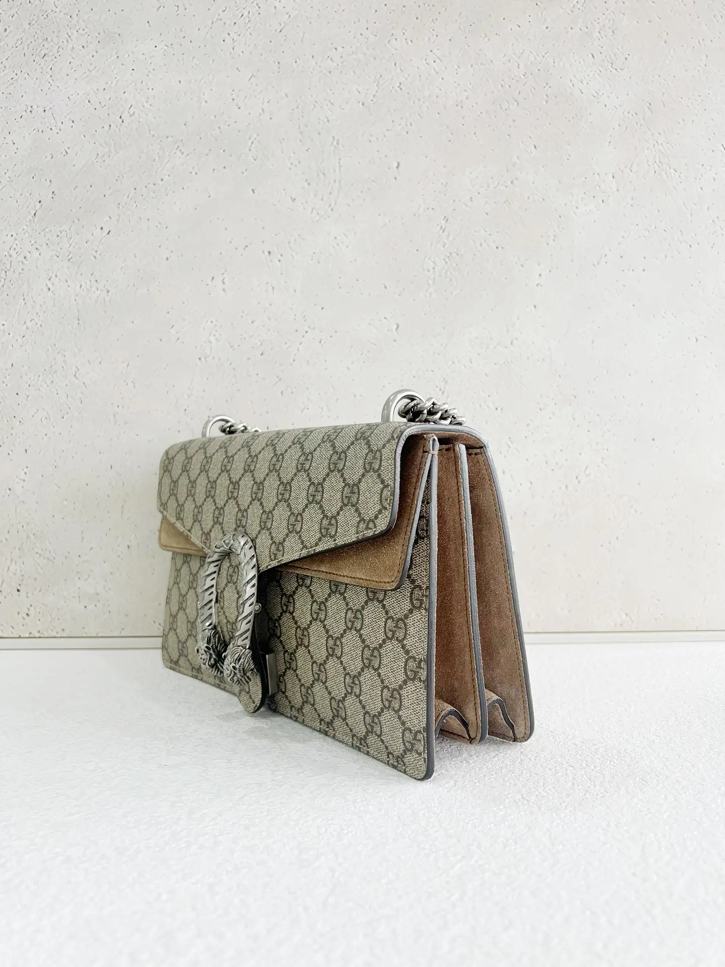 GUCCI Dionysus GG Supreme Blooms Shoulder Bag GUCCI Dionysus GG Supreme Blooms Shoulder Bag