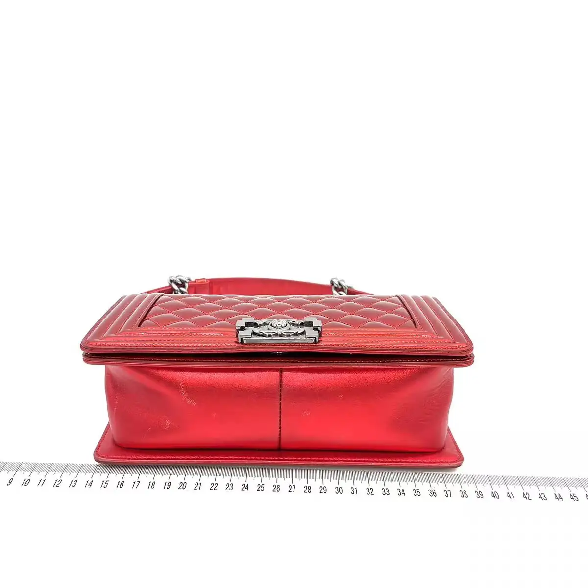 CHANEL Medium Boy Bag Red Patent Leather CHANEL Medium Boy Bag Red Patent Leather