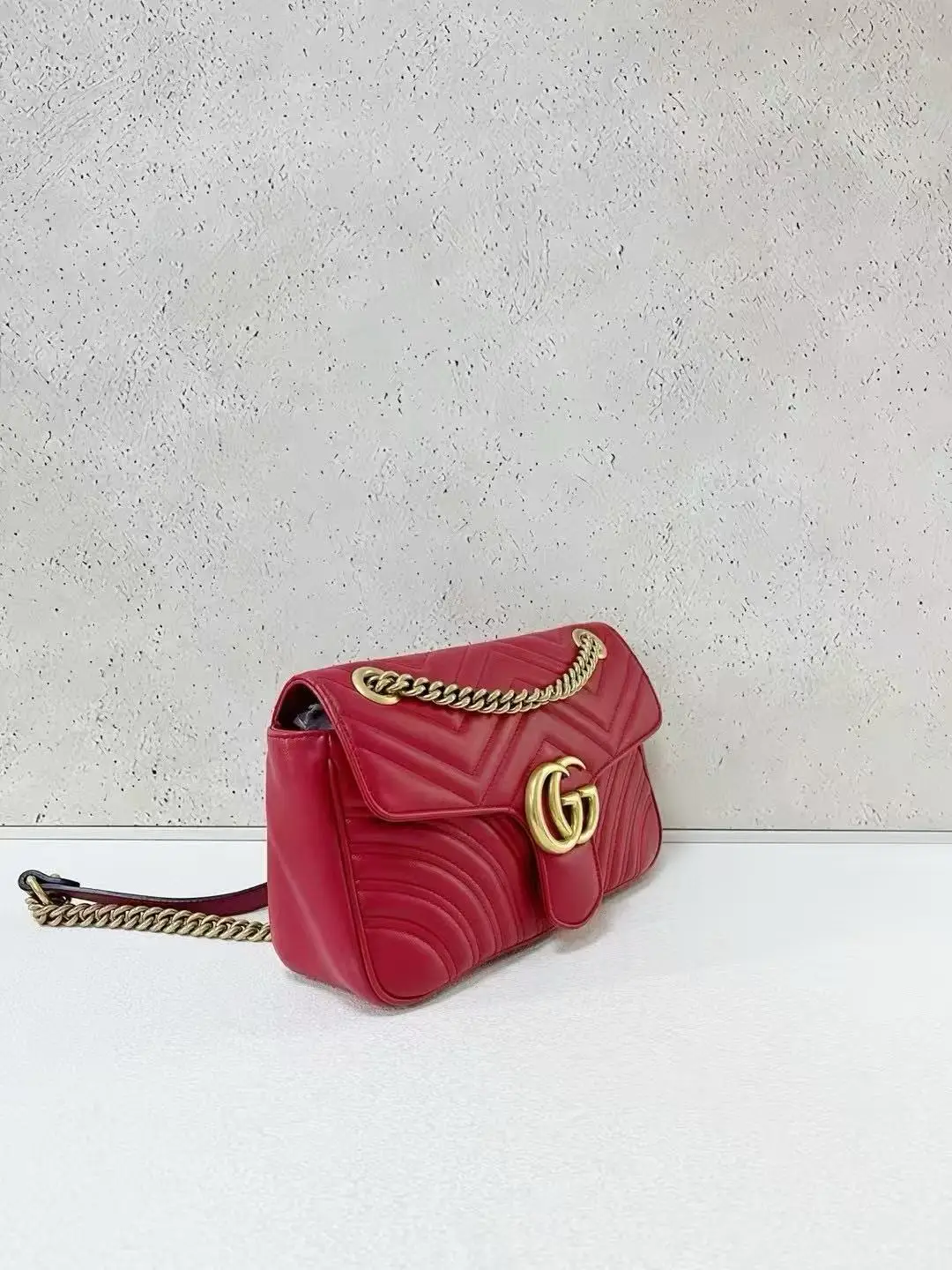 GUCCI GG Marmont Medium Shoulder Bag GUCCI GG Marmont Medium Shoulder Bag