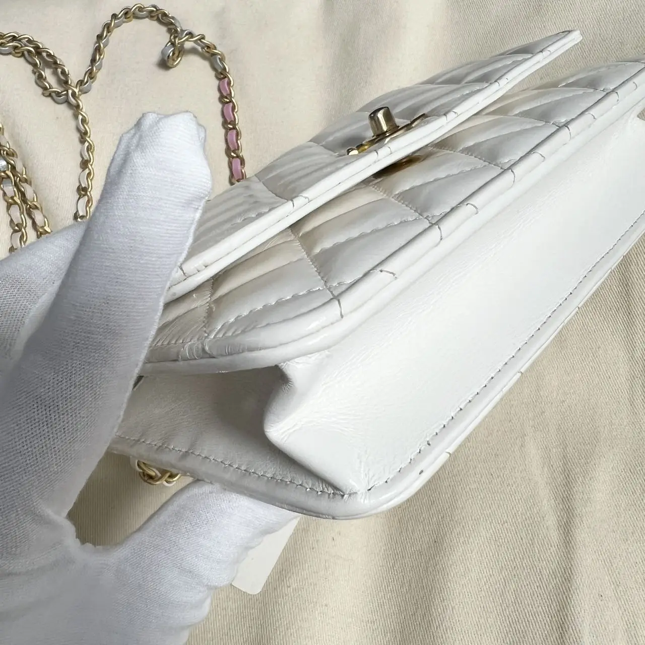 CHANE Classic Wallet On Chain in White Lambskin CHANE Classic Wallet On Chain in White Lambskin