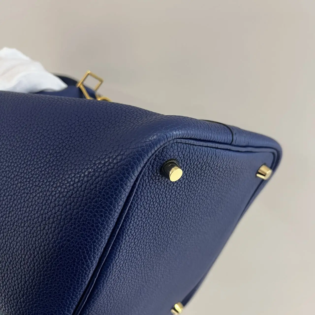 HERMÈS Pocotin 18 Eclat Bag in Blue Leather HERMÈS Pocotin 18 Eclat Bag in Blue Leather