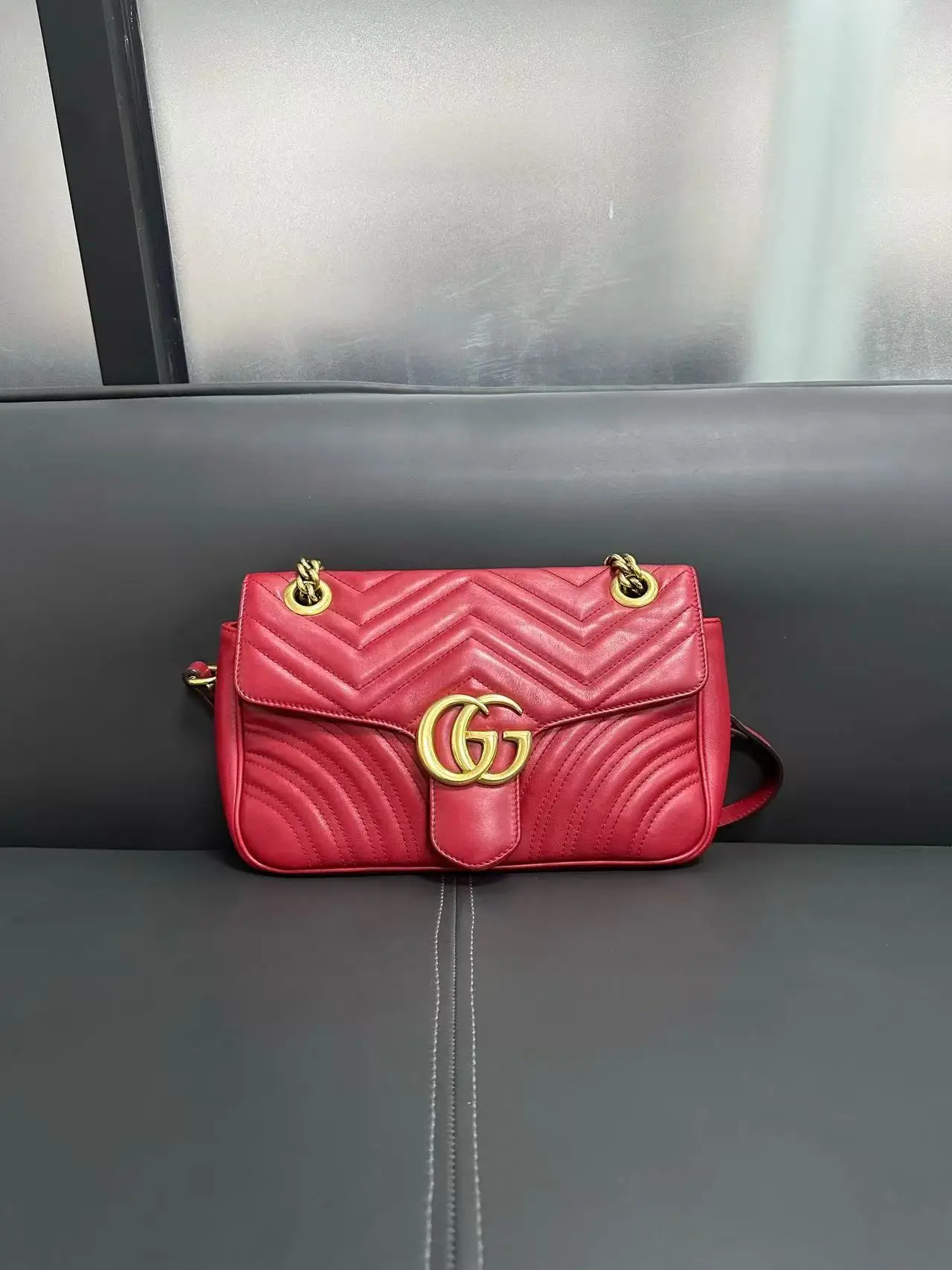 GUCCI GG Marmont Medium Shoulder Bag GUCCI GG Marmont Medium Shoulder Bag