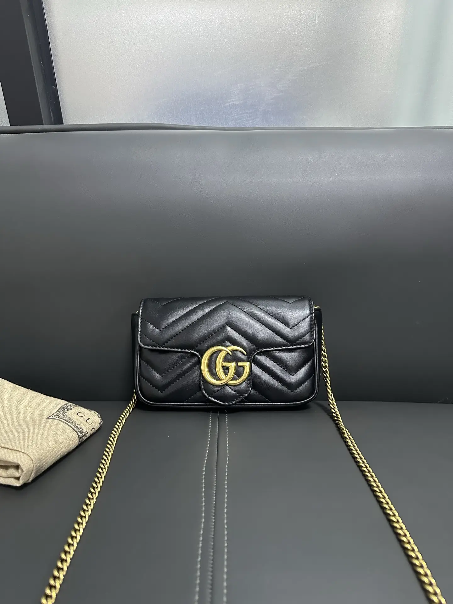 GUCCI GG Marmont Mini Bag black with gold-tone hardware GUCCI GG Marmont Mini Bag black with gold-tone hardware