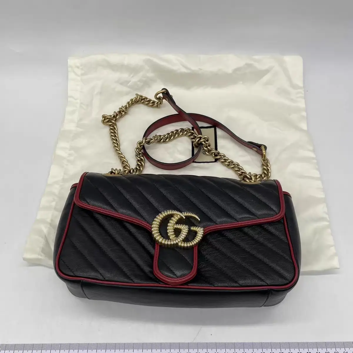 GUCCI GG Marmont Medium Shoulder Bag GUCCI GG Marmont Medium Shoulder Bag