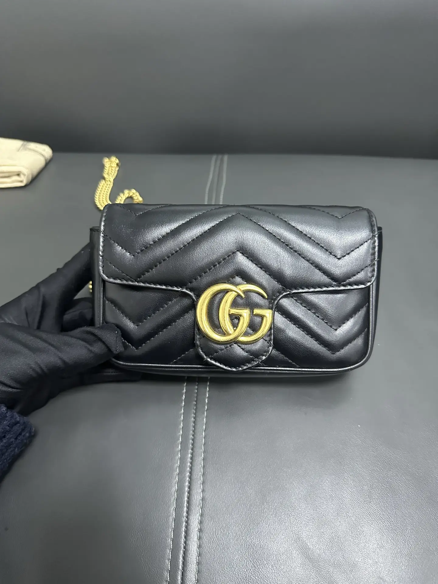 GUCCI GG Marmont Mini Bag black with gold-tone hardware GUCCI GG Marmont Mini Bag black with gold-tone hardware