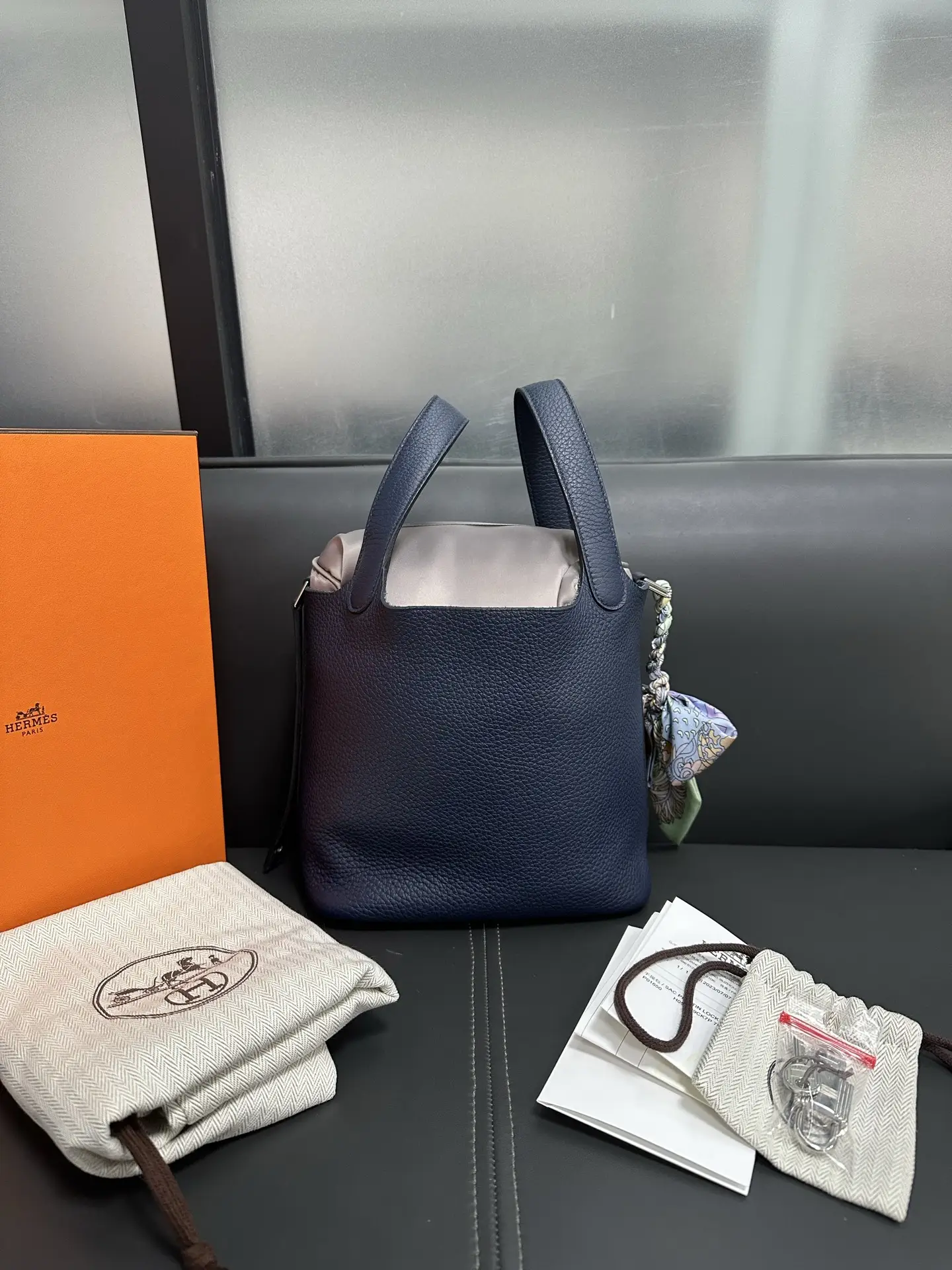 HERMÈS Pocotin 18 Eclat Bag in Blue Leather HERMÈS Pocotin 18 Eclat Bag in Blue Leather