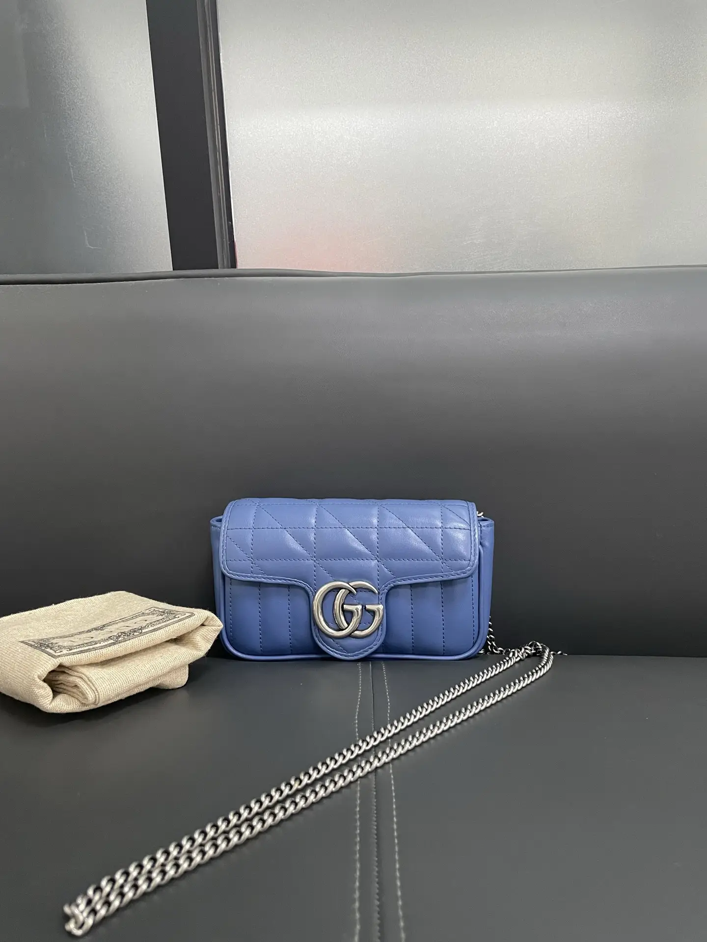 GUCCI GG Marmont Medium Shoulder Bag GUCCI GG Marmont Medium Shoulder Bag
