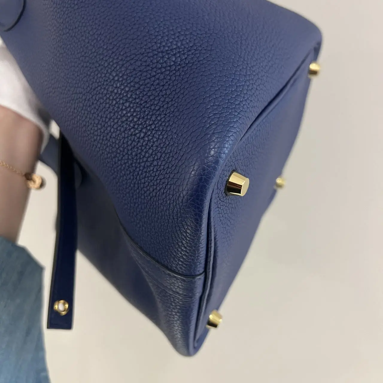 HERMÈS Pocotin 18 Eclat Bag in Blue Leather HERMÈS Pocotin 18 Eclat Bag in Blue Leather