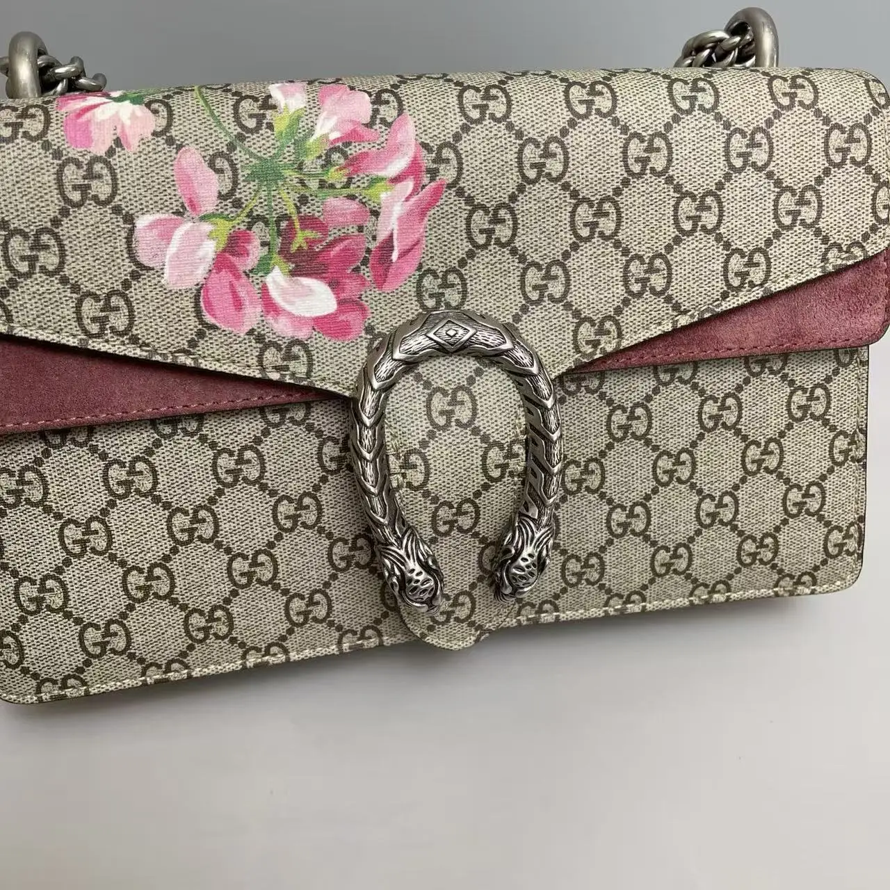 GUCCI Dionysus GG Supreme Blooms Shoulder Bag GUCCI Dionysus GG Supreme Blooms Shoulder Bag