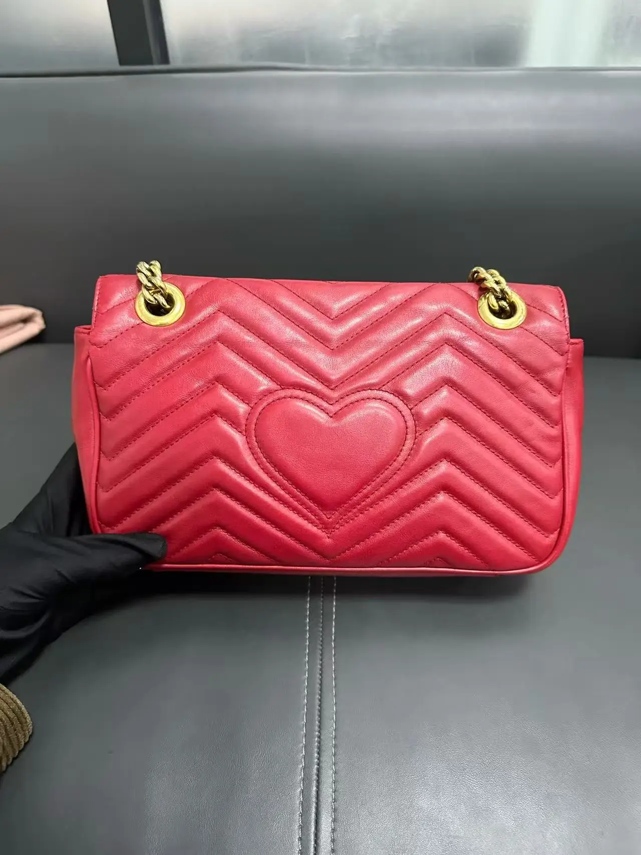 GUCCI GG Marmont Medium Shoulder Bag GUCCI GG Marmont Medium Shoulder Bag