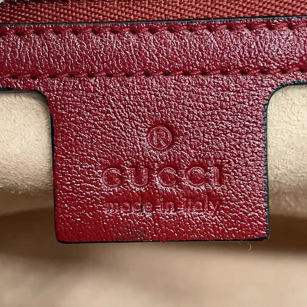 GUCCI GG Marmont Medium Shoulder Bag GUCCI GG Marmont Medium Shoulder Bag